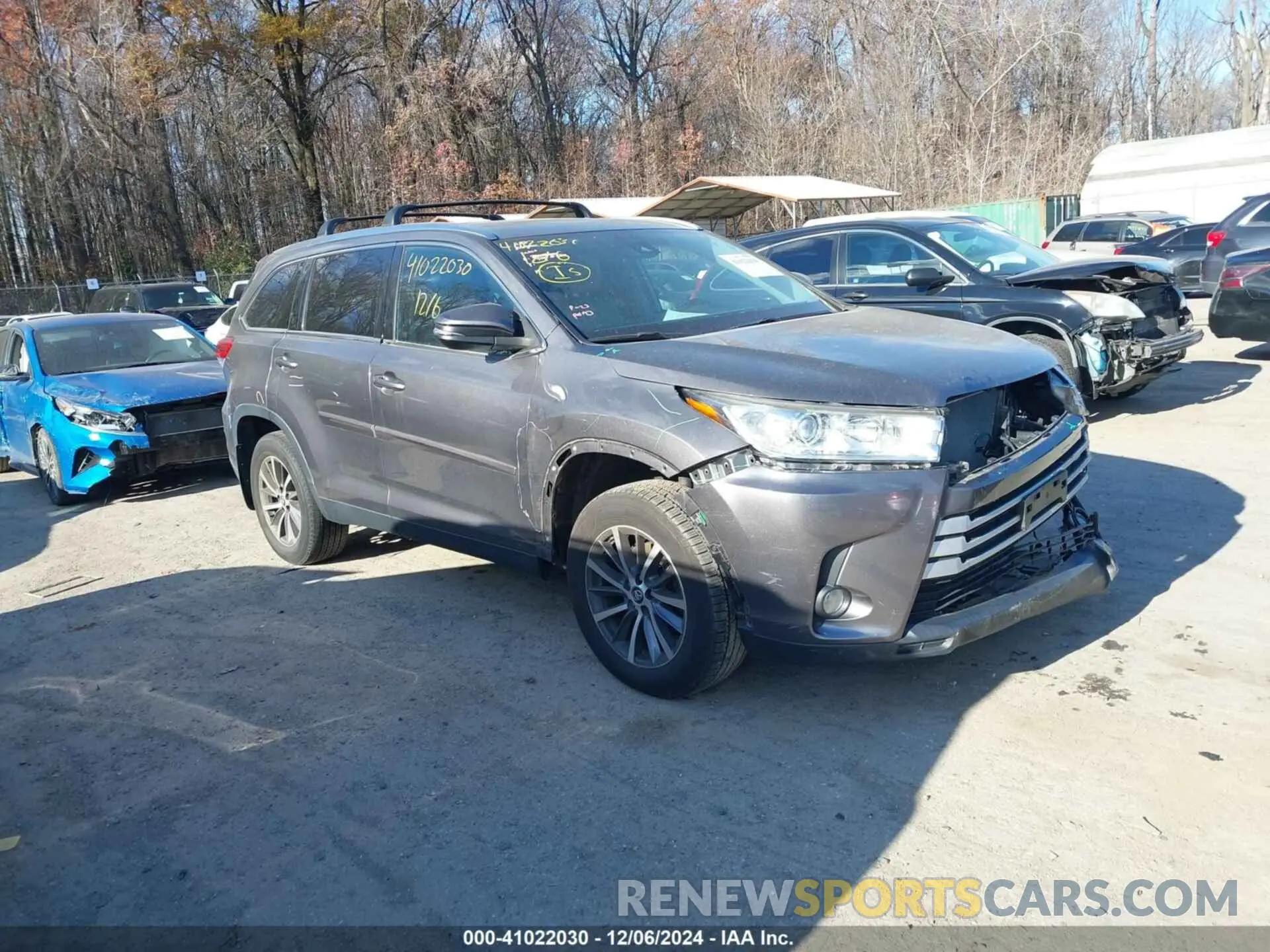1 Photograph of a damaged car 5TDJZRFH8KS921815 TOYOTA HIGHLANDER 2019