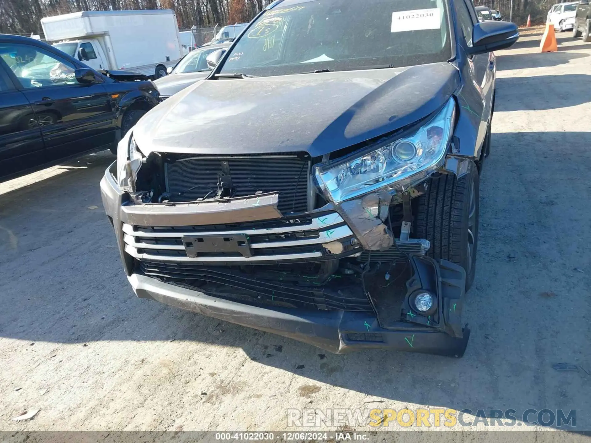 6 Photograph of a damaged car 5TDJZRFH8KS921815 TOYOTA HIGHLANDER 2019
