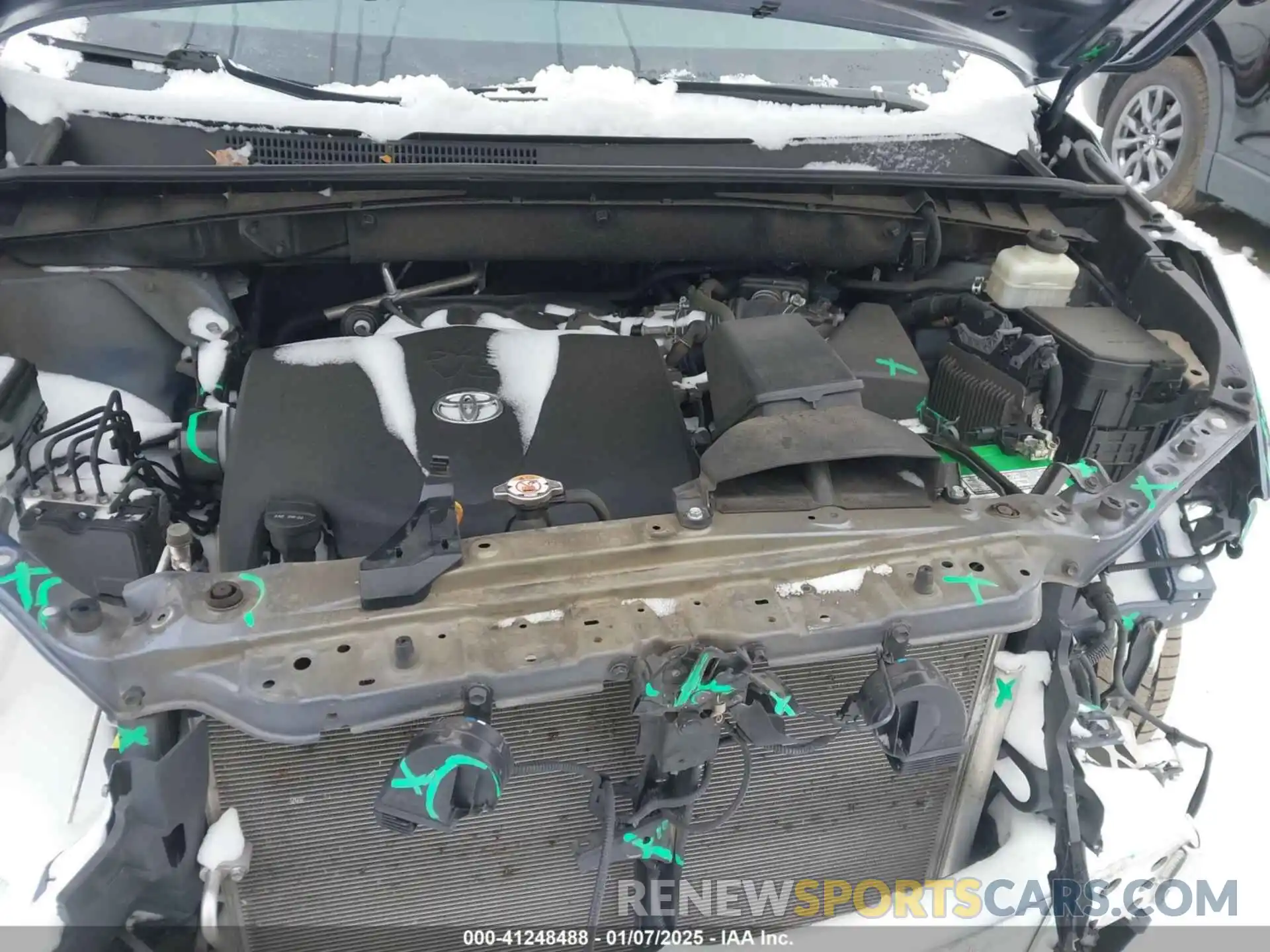 10 Photograph of a damaged car 5TDJZRFH8KS939960 TOYOTA HIGHLANDER 2019