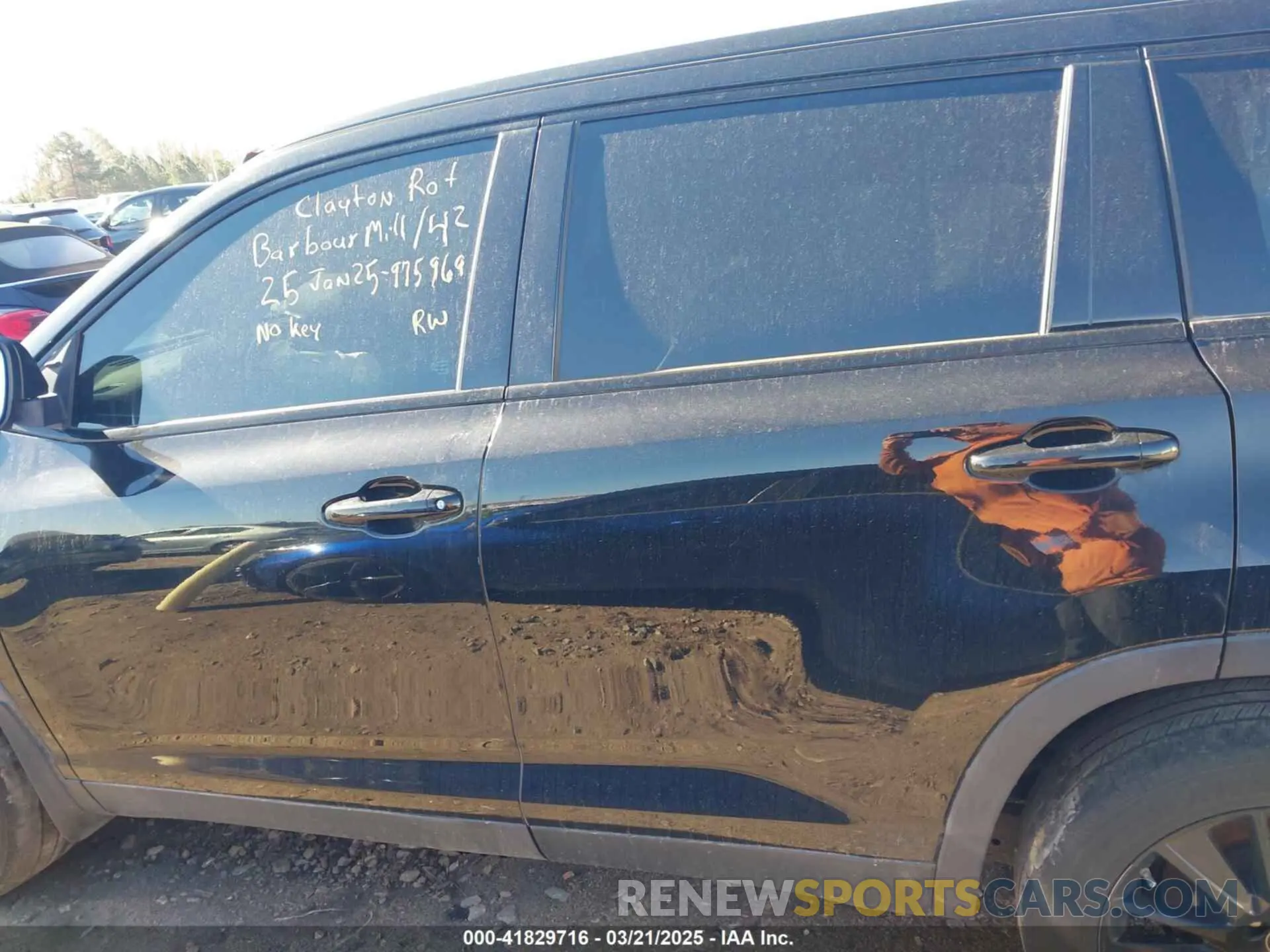 14 Photograph of a damaged car 5TDJZRFH8KS975969 TOYOTA HIGHLANDER 2019