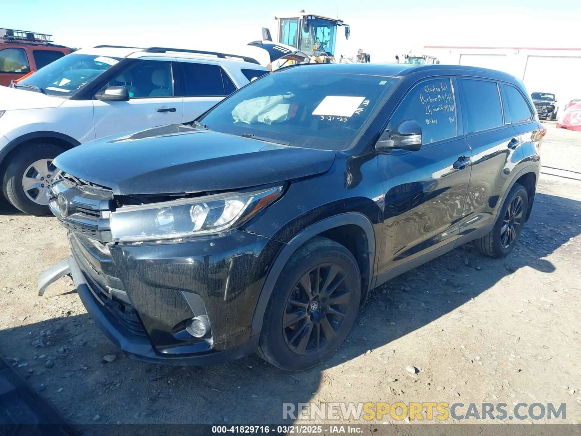 2 Photograph of a damaged car 5TDJZRFH8KS975969 TOYOTA HIGHLANDER 2019