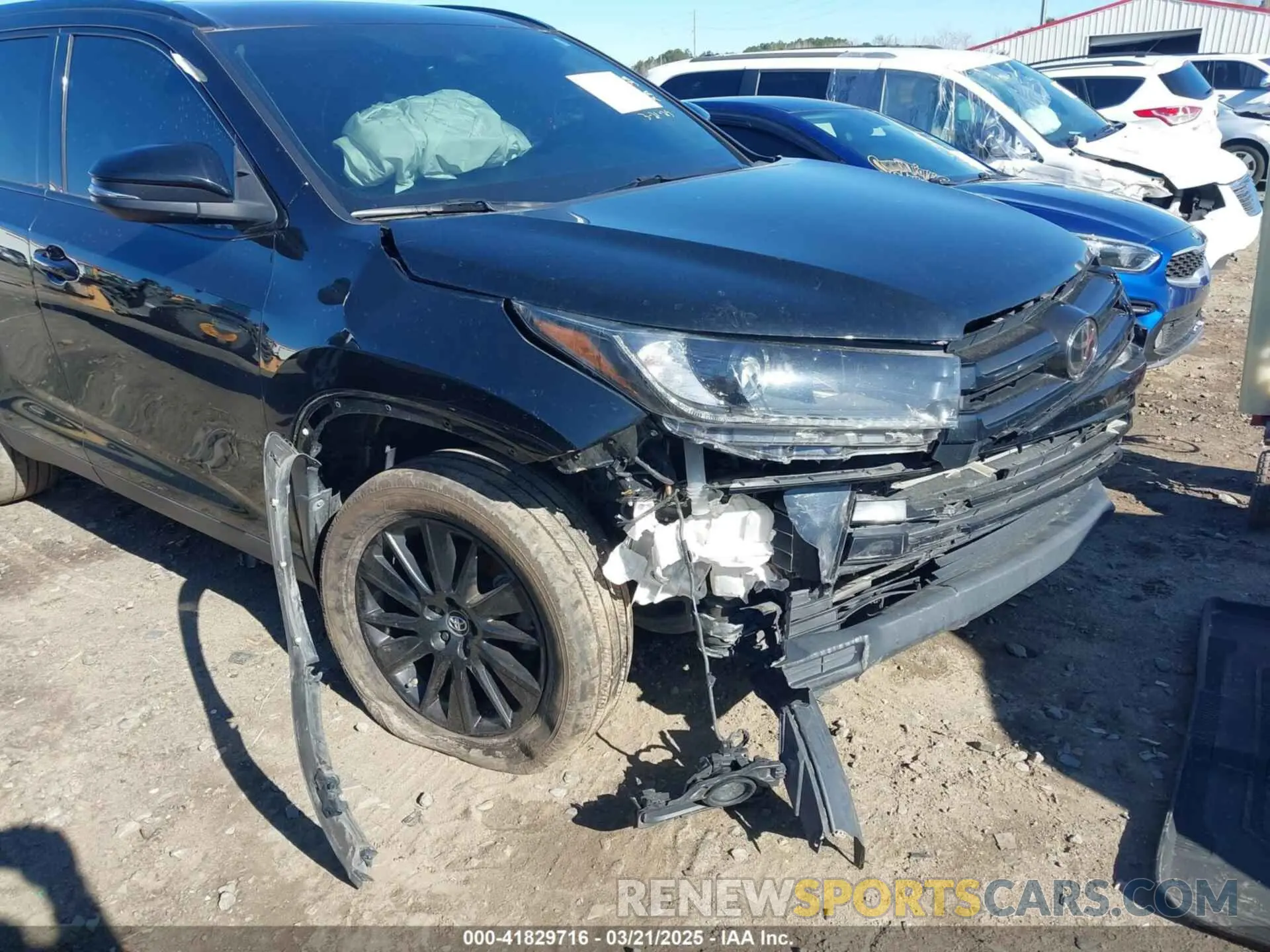6 Photograph of a damaged car 5TDJZRFH8KS975969 TOYOTA HIGHLANDER 2019