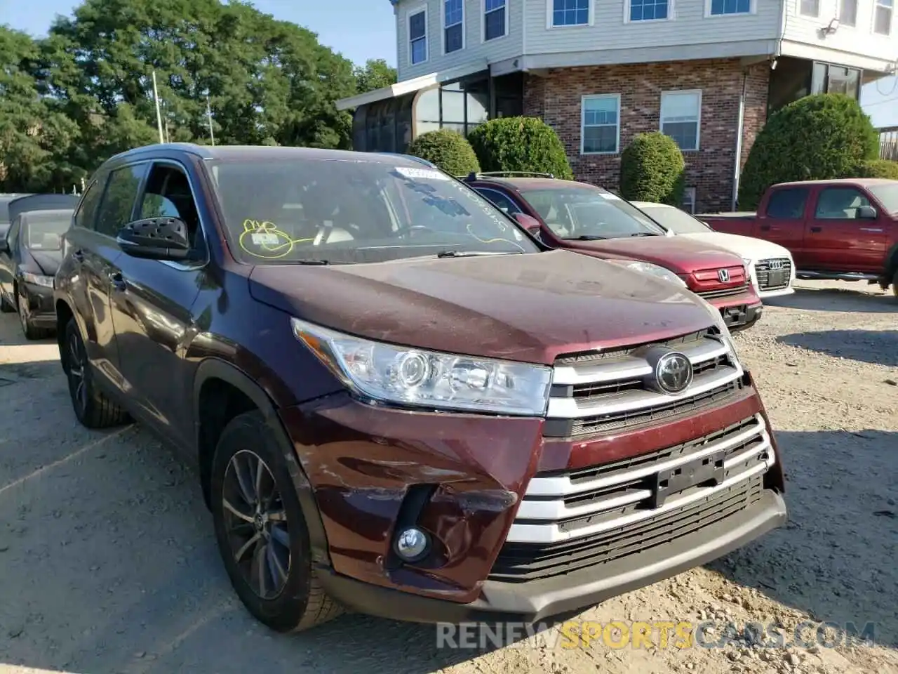 1 Photograph of a damaged car 5TDJZRFH8KS996675 TOYOTA HIGHLANDER 2019