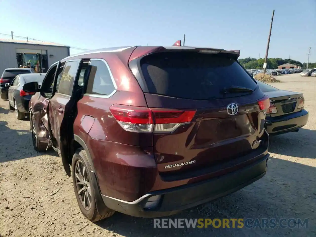 3 Photograph of a damaged car 5TDJZRFH8KS996675 TOYOTA HIGHLANDER 2019