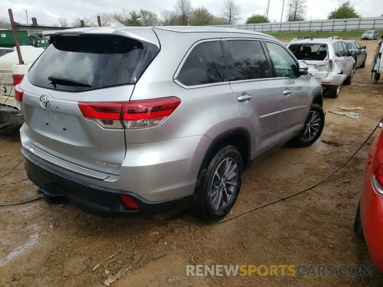 4 Photograph of a damaged car 5TDJZRFH8KS997518 TOYOTA HIGHLANDER 2019