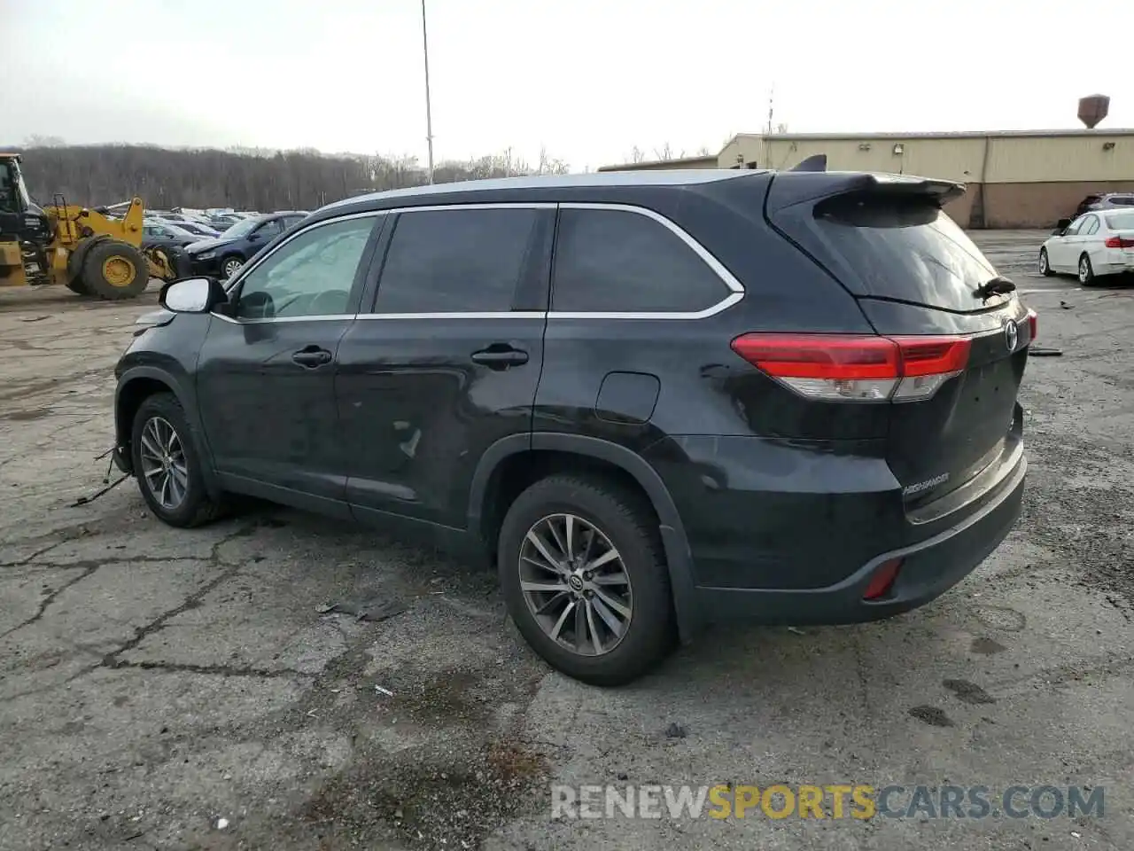 2 Photograph of a damaged car 5TDJZRFH9KS570560 TOYOTA HIGHLANDER 2019