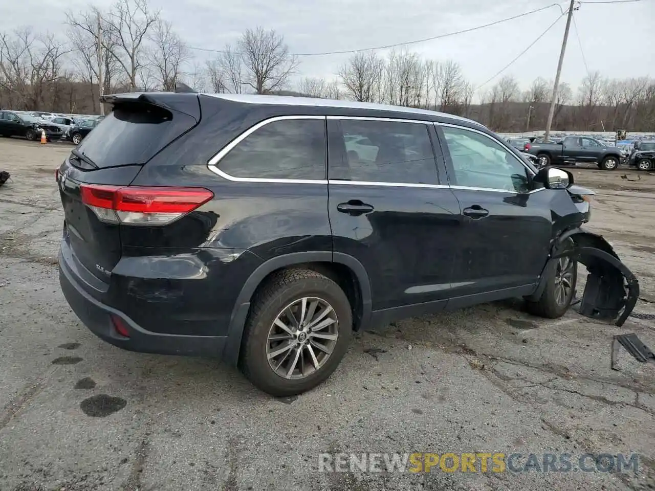 3 Photograph of a damaged car 5TDJZRFH9KS570560 TOYOTA HIGHLANDER 2019