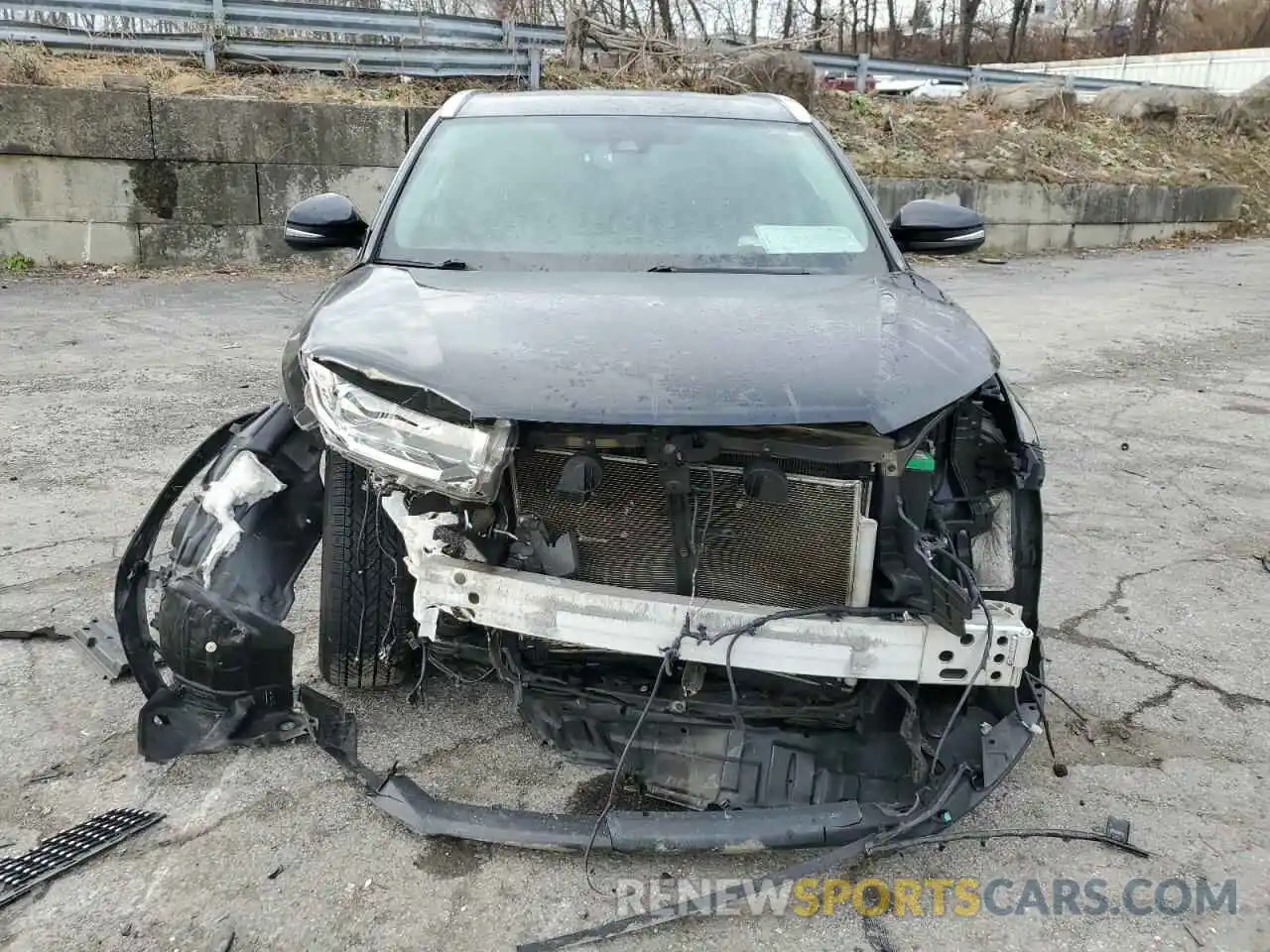 5 Photograph of a damaged car 5TDJZRFH9KS570560 TOYOTA HIGHLANDER 2019