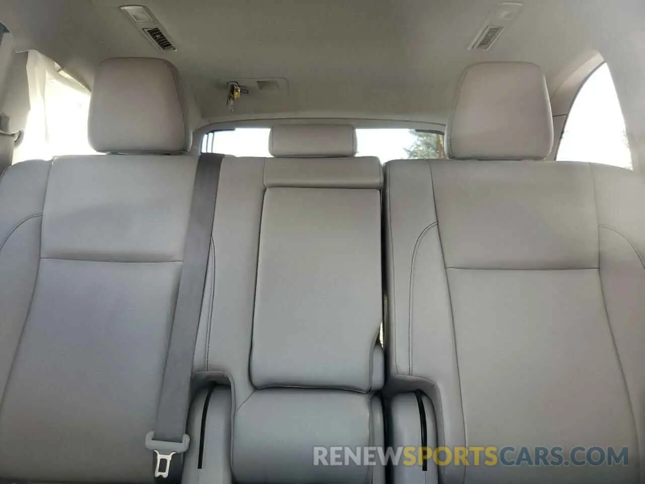 10 Photograph of a damaged car 5TDJZRFH9KS571255 TOYOTA HIGHLANDER 2019