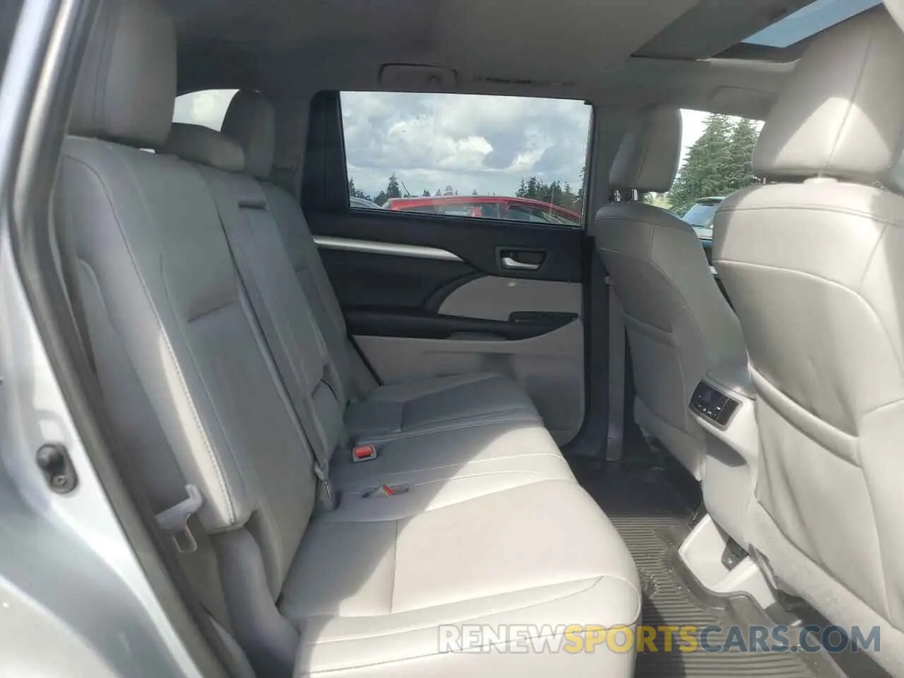 11 Photograph of a damaged car 5TDJZRFH9KS571255 TOYOTA HIGHLANDER 2019