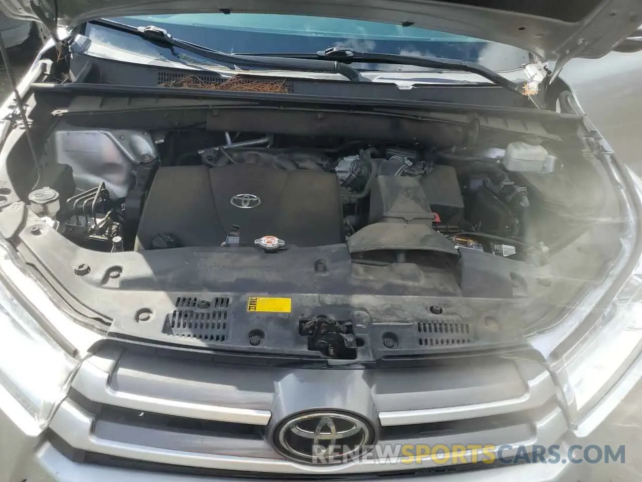 12 Photograph of a damaged car 5TDJZRFH9KS571255 TOYOTA HIGHLANDER 2019