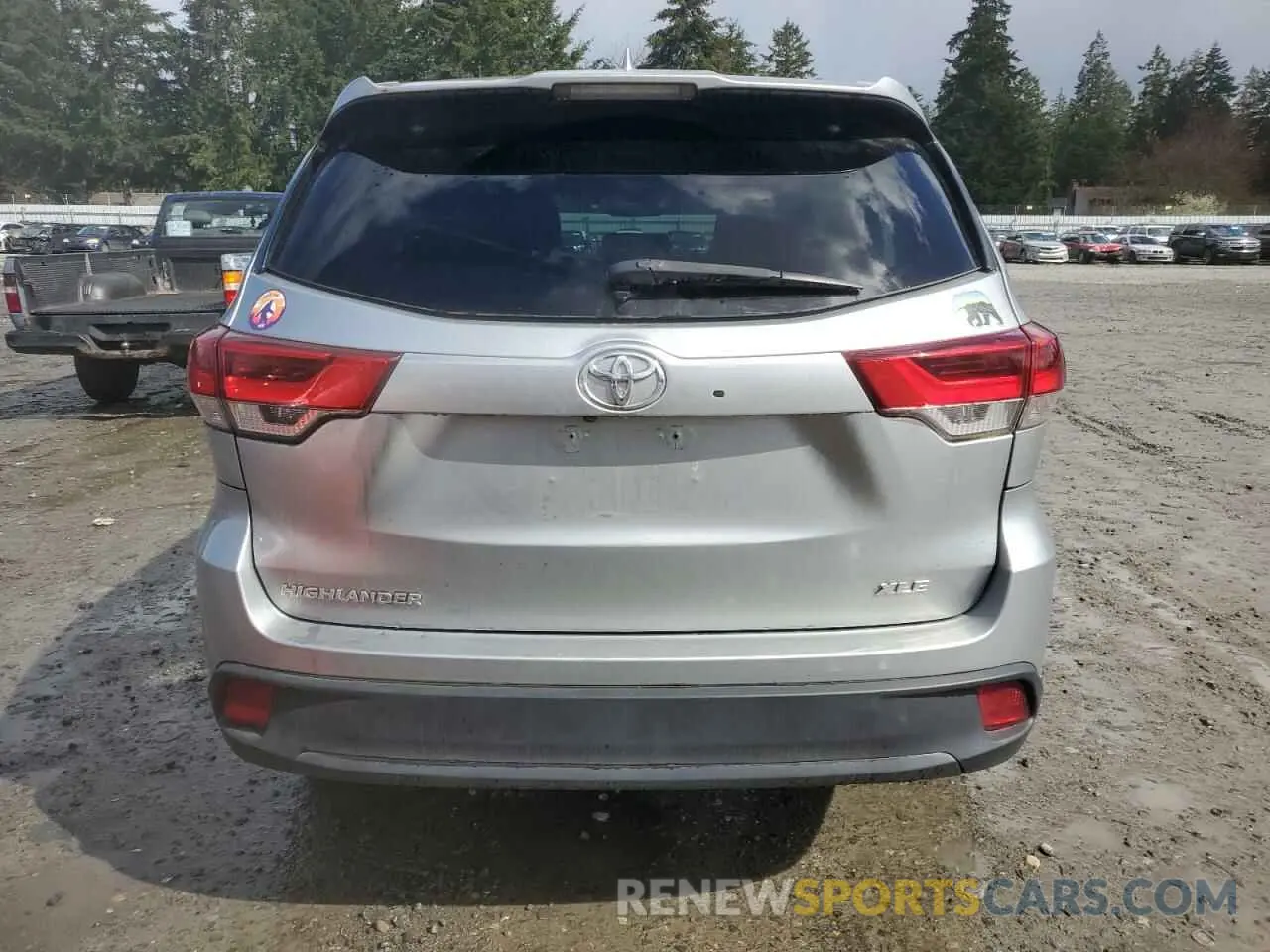 6 Photograph of a damaged car 5TDJZRFH9KS571255 TOYOTA HIGHLANDER 2019