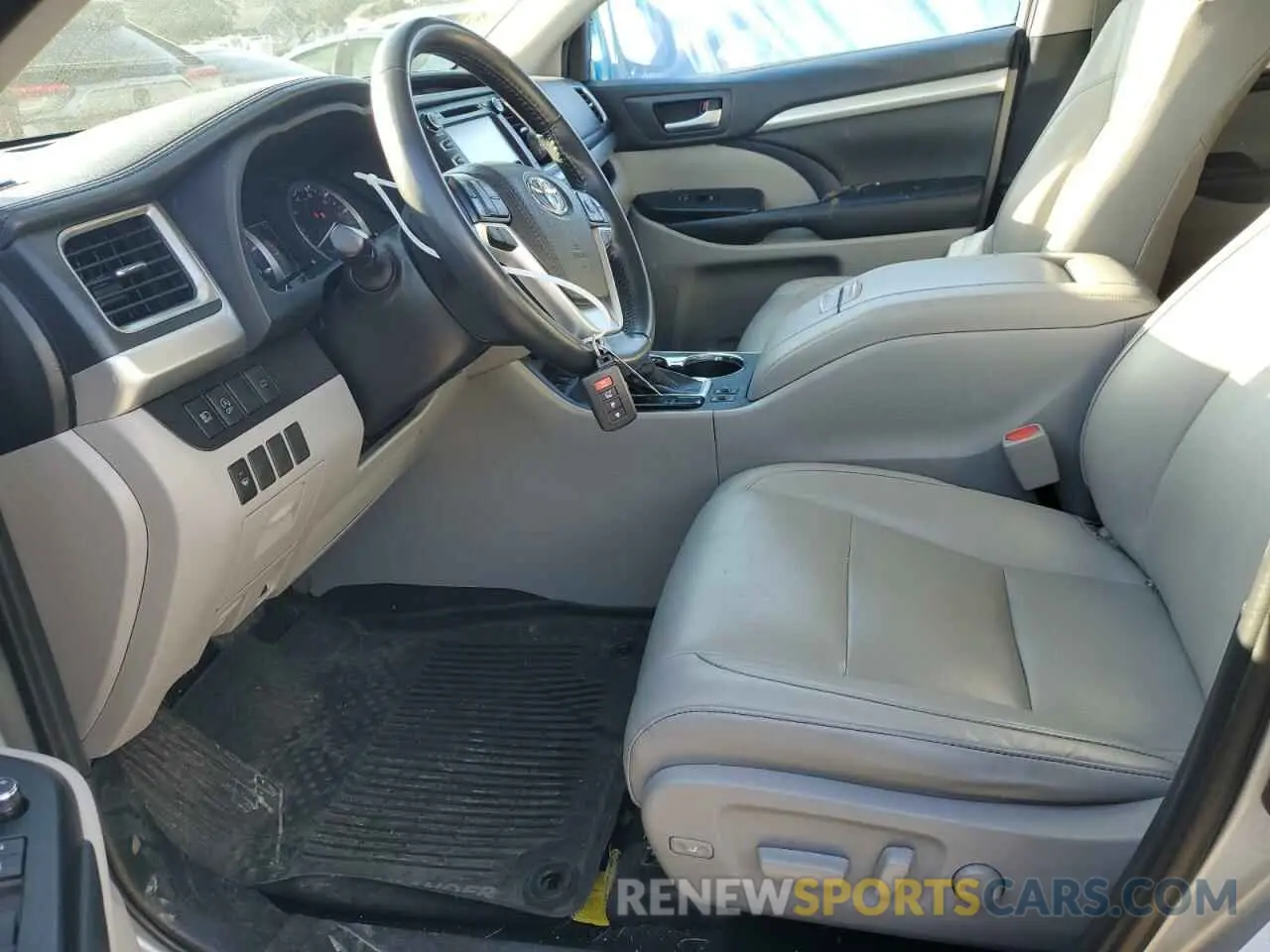 7 Photograph of a damaged car 5TDJZRFH9KS571255 TOYOTA HIGHLANDER 2019