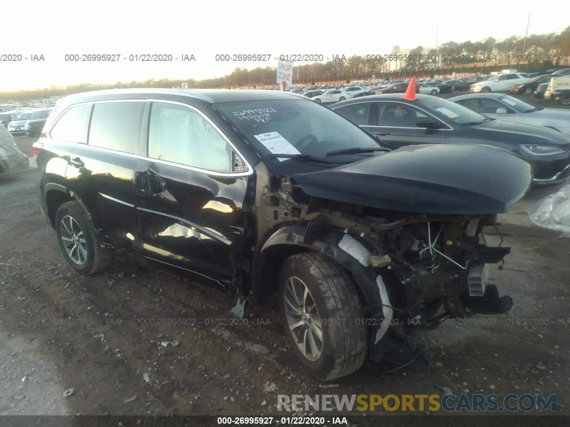 1 Photograph of a damaged car 5TDJZRFH9KS578299 TOYOTA HIGHLANDER 2019