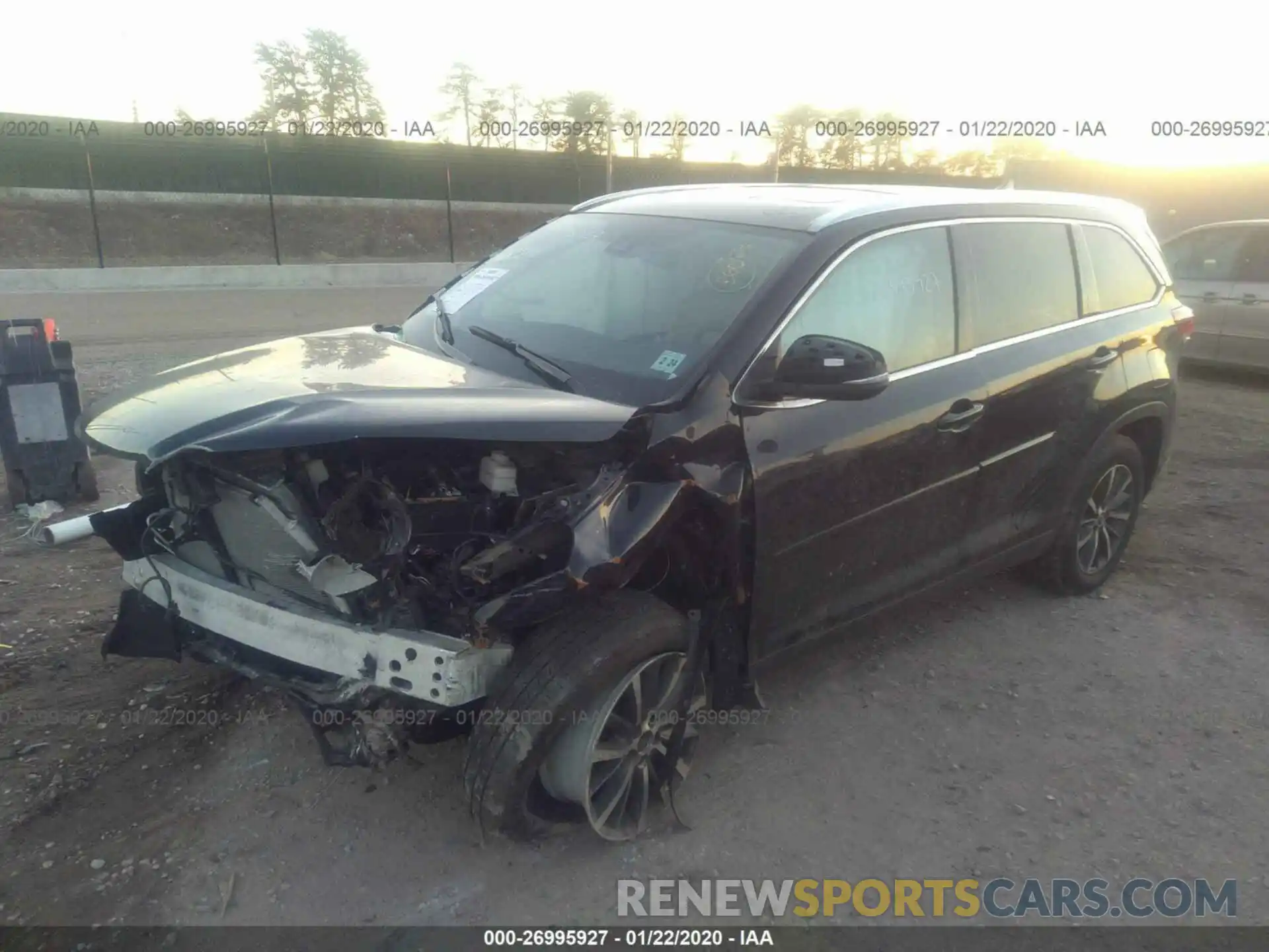 2 Photograph of a damaged car 5TDJZRFH9KS578299 TOYOTA HIGHLANDER 2019