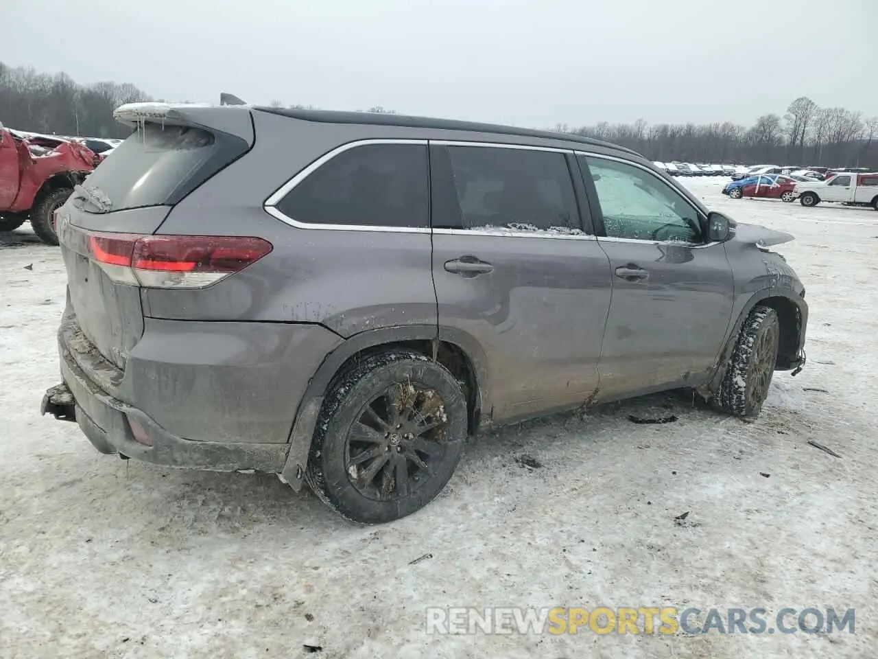 3 Photograph of a damaged car 5TDJZRFH9KS578755 TOYOTA HIGHLANDER 2019