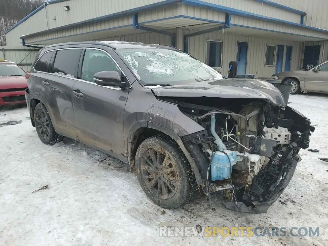 4 Photograph of a damaged car 5TDJZRFH9KS578755 TOYOTA HIGHLANDER 2019