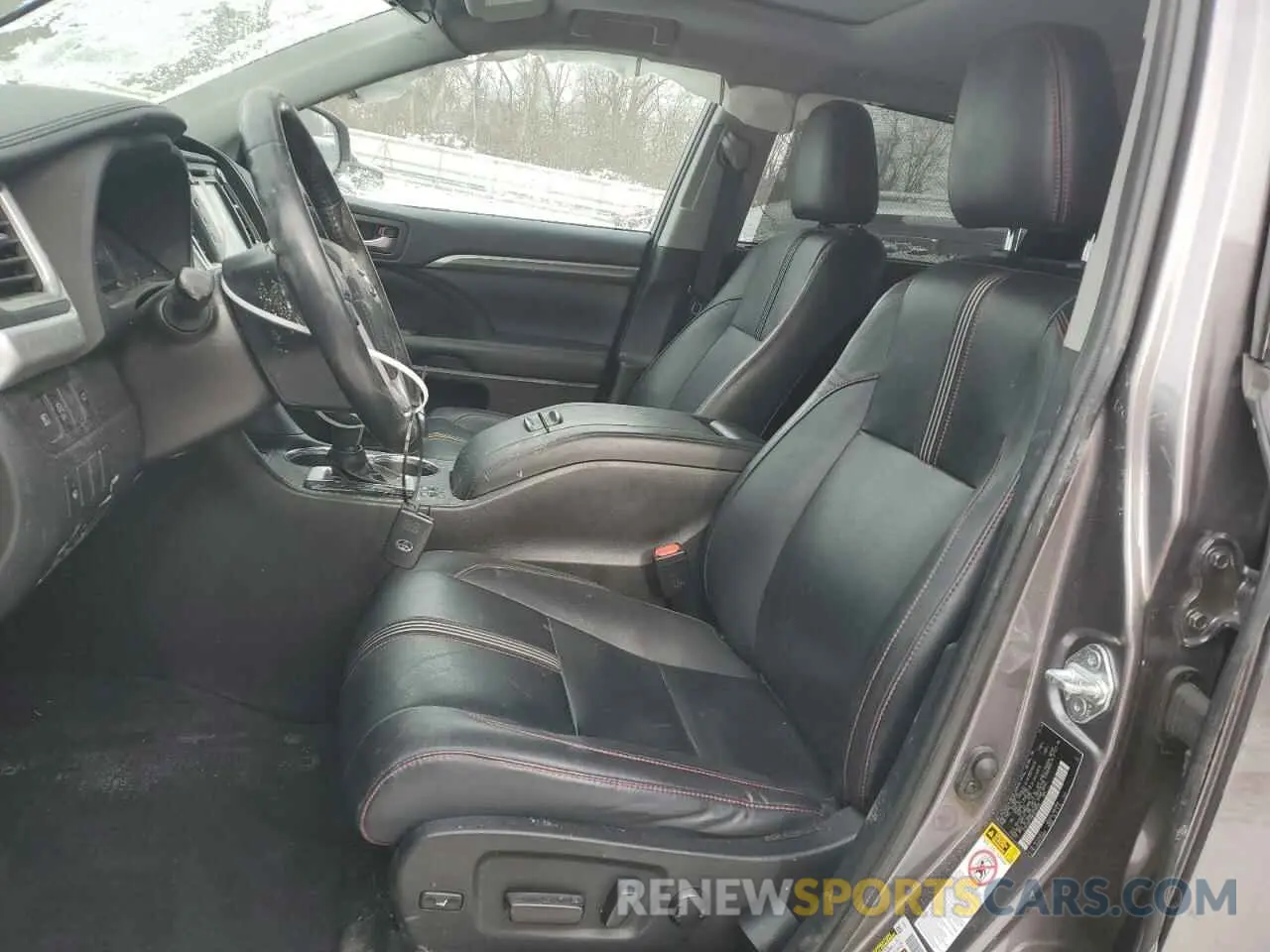 7 Photograph of a damaged car 5TDJZRFH9KS578755 TOYOTA HIGHLANDER 2019