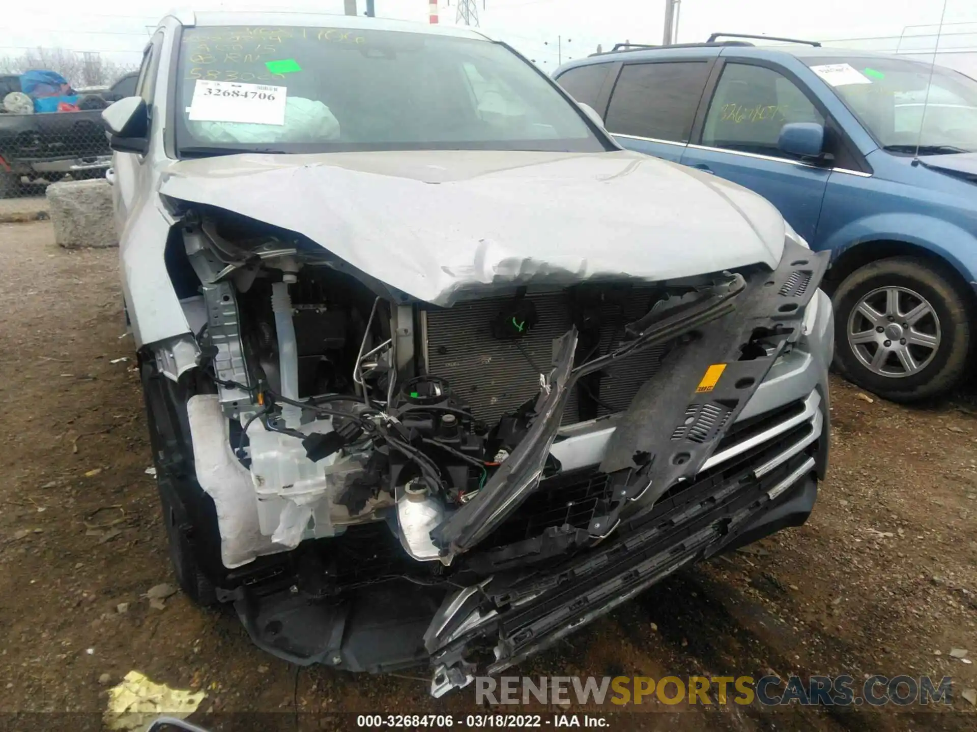 6 Photograph of a damaged car 5TDJZRFH9KS583020 TOYOTA HIGHLANDER 2019