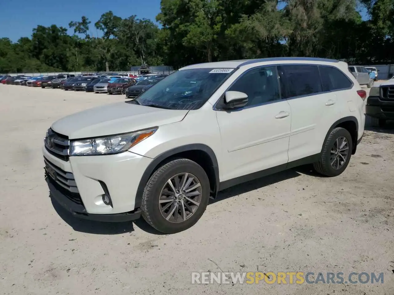 1 Photograph of a damaged car 5TDJZRFH9KS584040 TOYOTA HIGHLANDER 2019