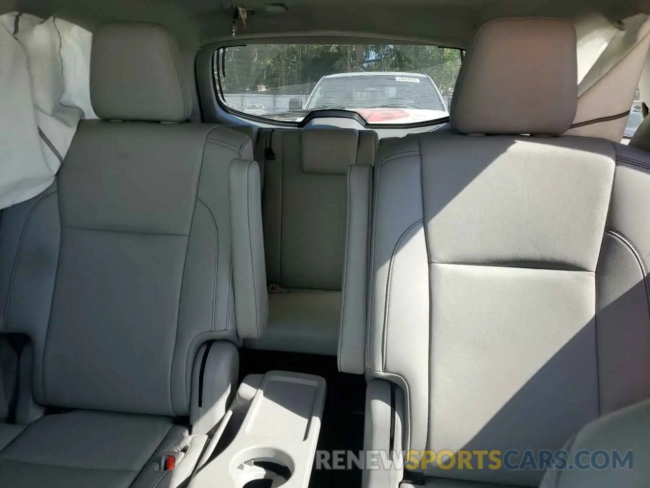 10 Photograph of a damaged car 5TDJZRFH9KS584040 TOYOTA HIGHLANDER 2019