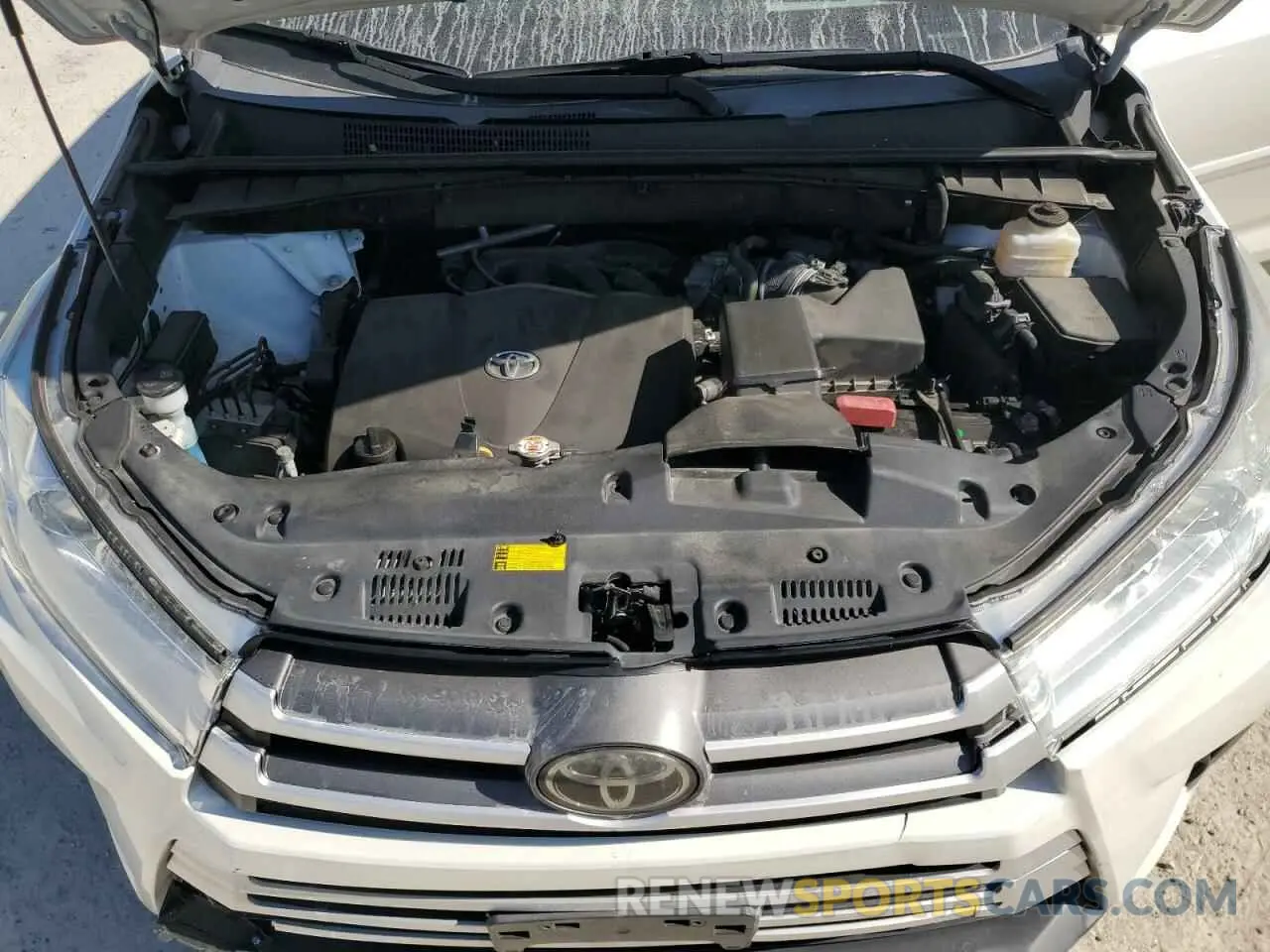 13 Photograph of a damaged car 5TDJZRFH9KS584040 TOYOTA HIGHLANDER 2019
