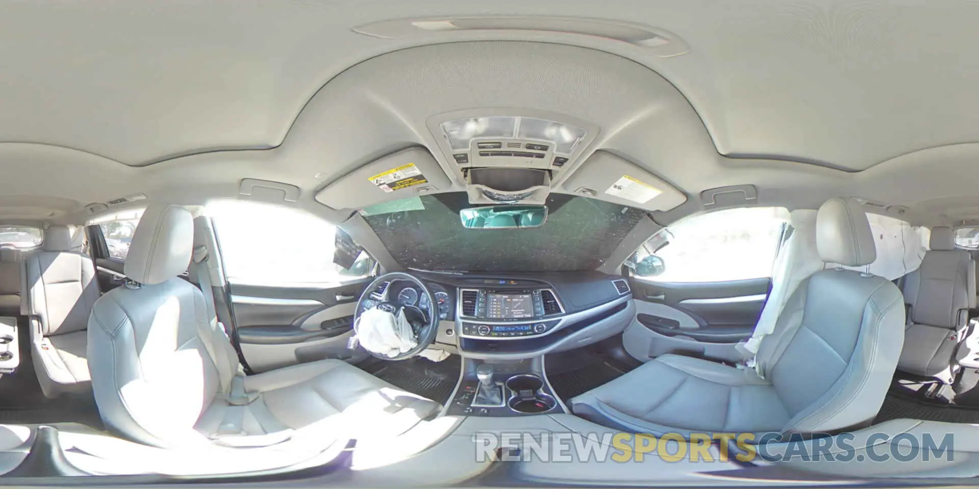 14 Photograph of a damaged car 5TDJZRFH9KS584040 TOYOTA HIGHLANDER 2019
