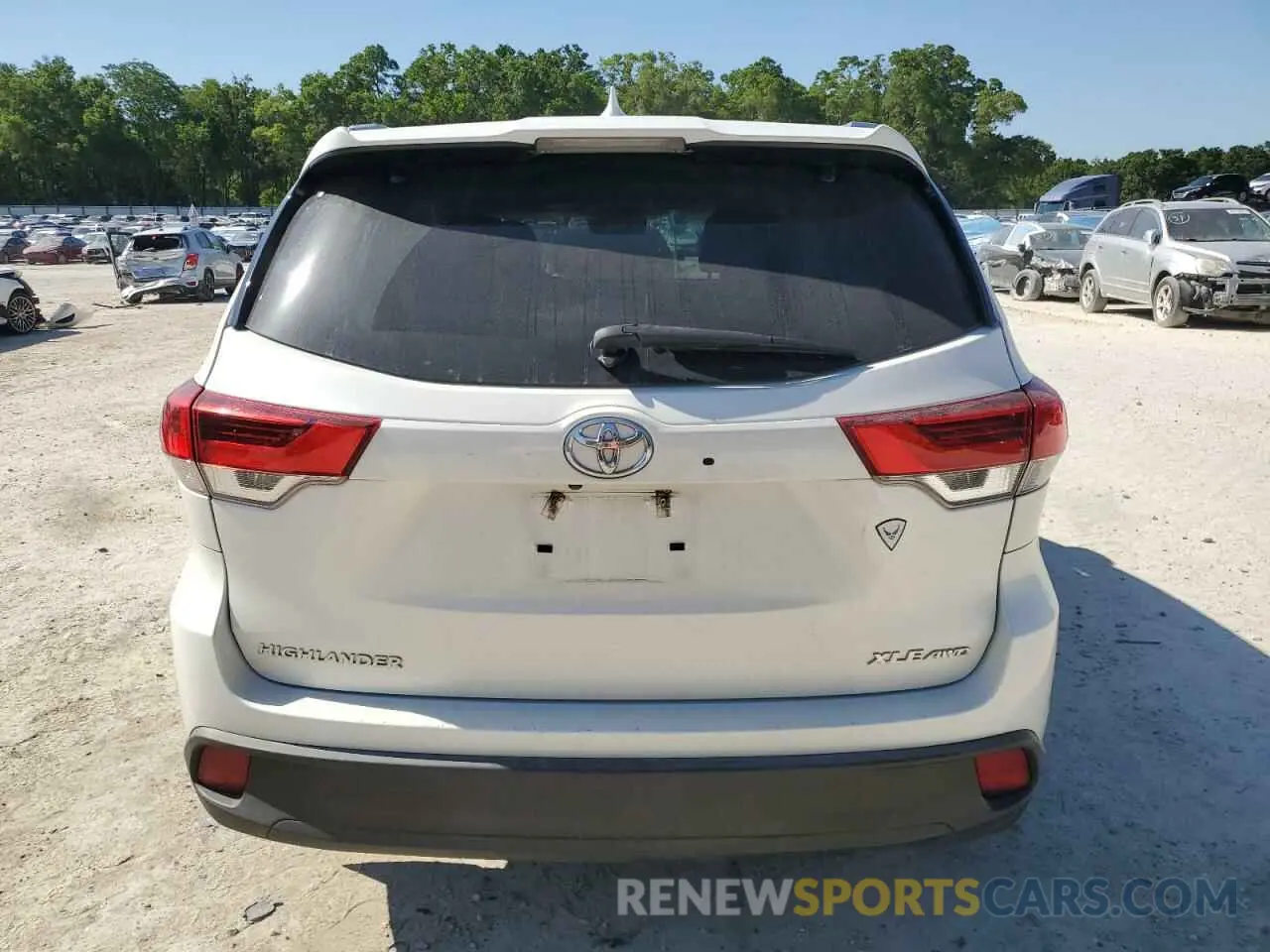 6 Photograph of a damaged car 5TDJZRFH9KS584040 TOYOTA HIGHLANDER 2019