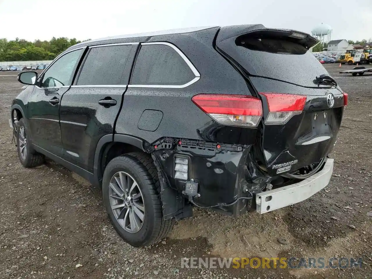 3 Photograph of a damaged car 5TDJZRFH9KS585494 TOYOTA HIGHLANDER 2019