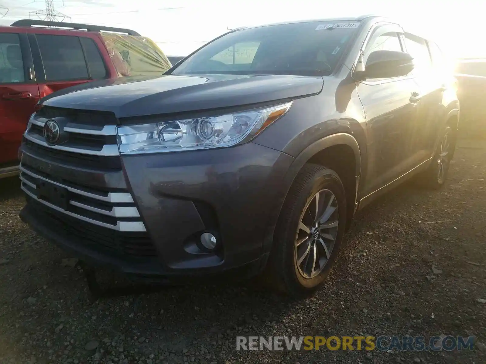 2 Photograph of a damaged car 5TDJZRFH9KS589383 TOYOTA HIGHLANDER 2019