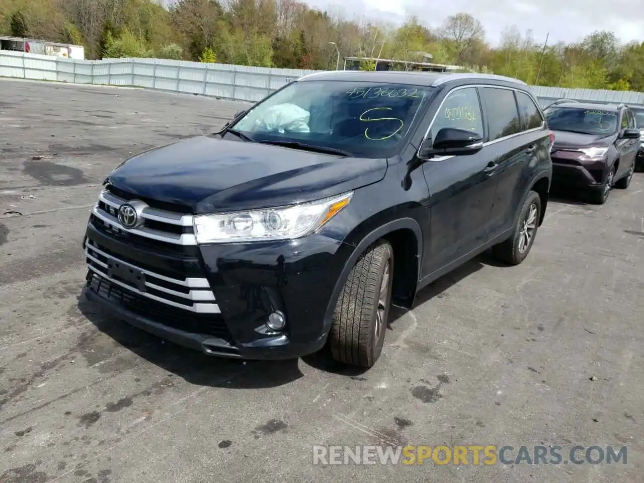 2 Photograph of a damaged car 5TDJZRFH9KS592249 TOYOTA HIGHLANDER 2019