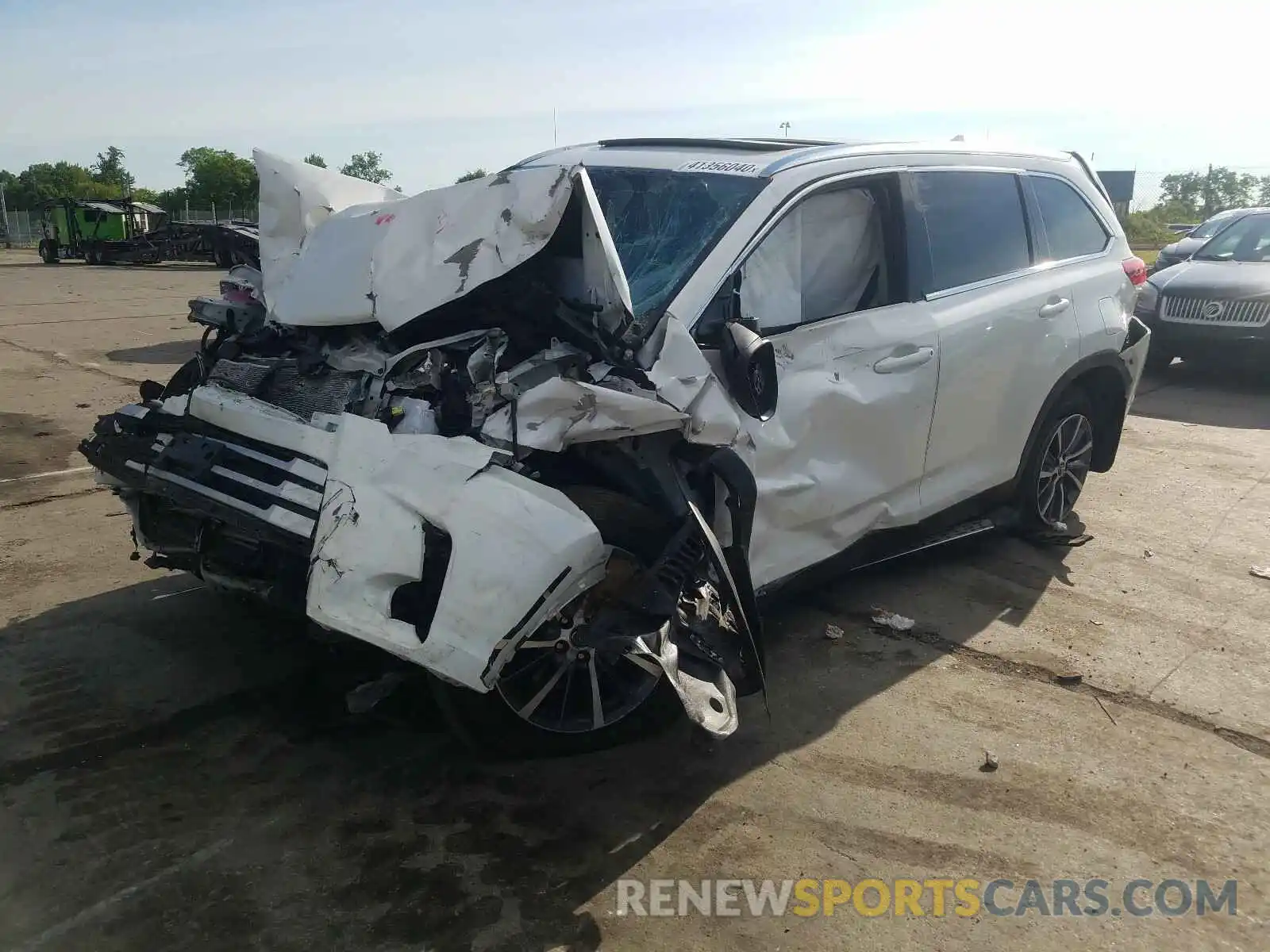 2 Photograph of a damaged car 5TDJZRFH9KS594695 TOYOTA HIGHLANDER 2019