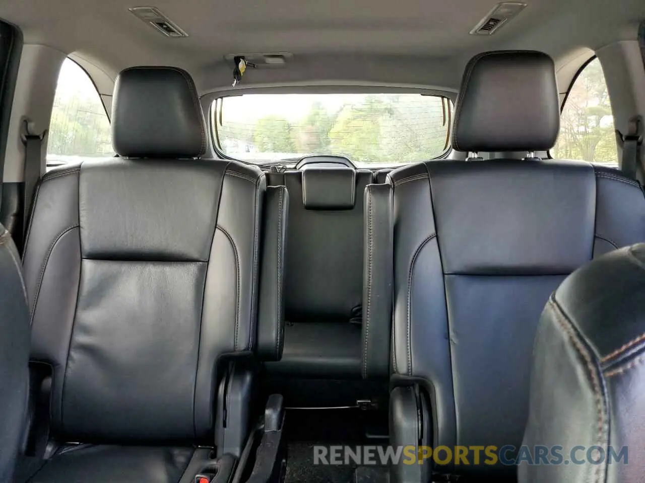 10 Photograph of a damaged car 5TDJZRFH9KS595359 TOYOTA HIGHLANDER 2019