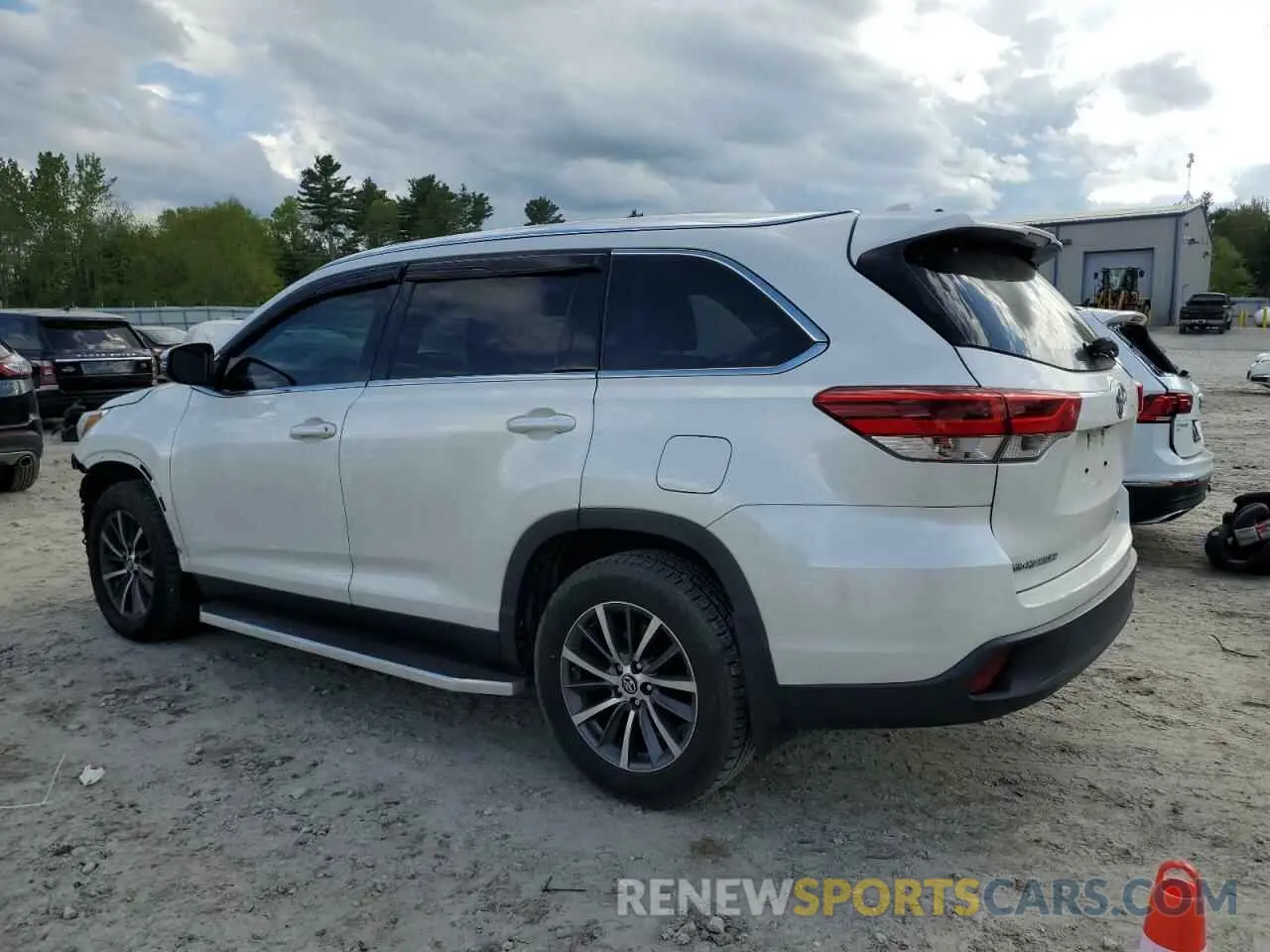 2 Photograph of a damaged car 5TDJZRFH9KS595359 TOYOTA HIGHLANDER 2019