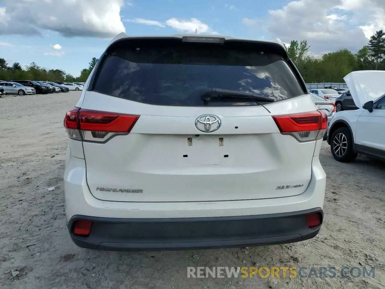 6 Photograph of a damaged car 5TDJZRFH9KS595359 TOYOTA HIGHLANDER 2019