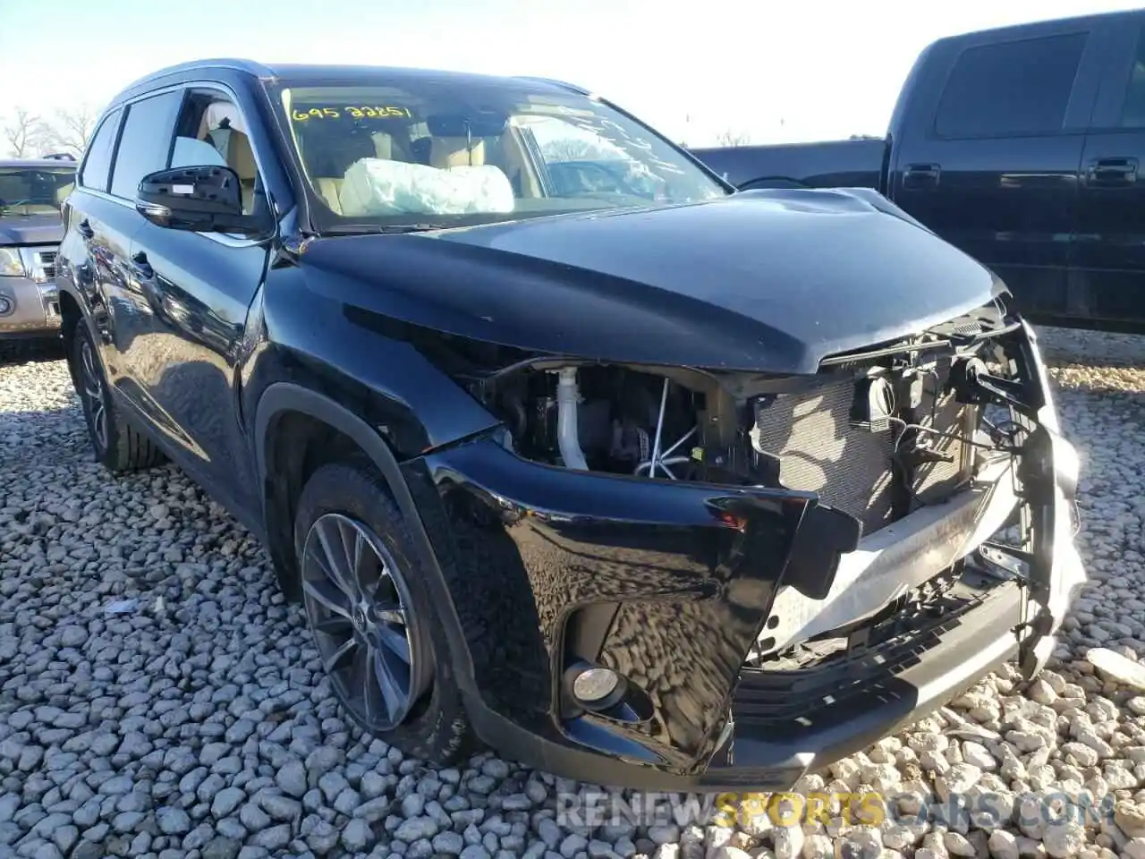 1 Photograph of a damaged car 5TDJZRFH9KS596673 TOYOTA HIGHLANDER 2019