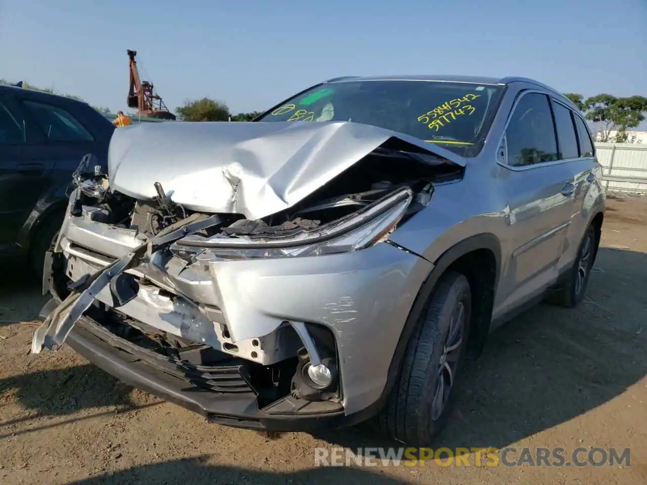 2 Photograph of a damaged car 5TDJZRFH9KS597743 TOYOTA HIGHLANDER 2019