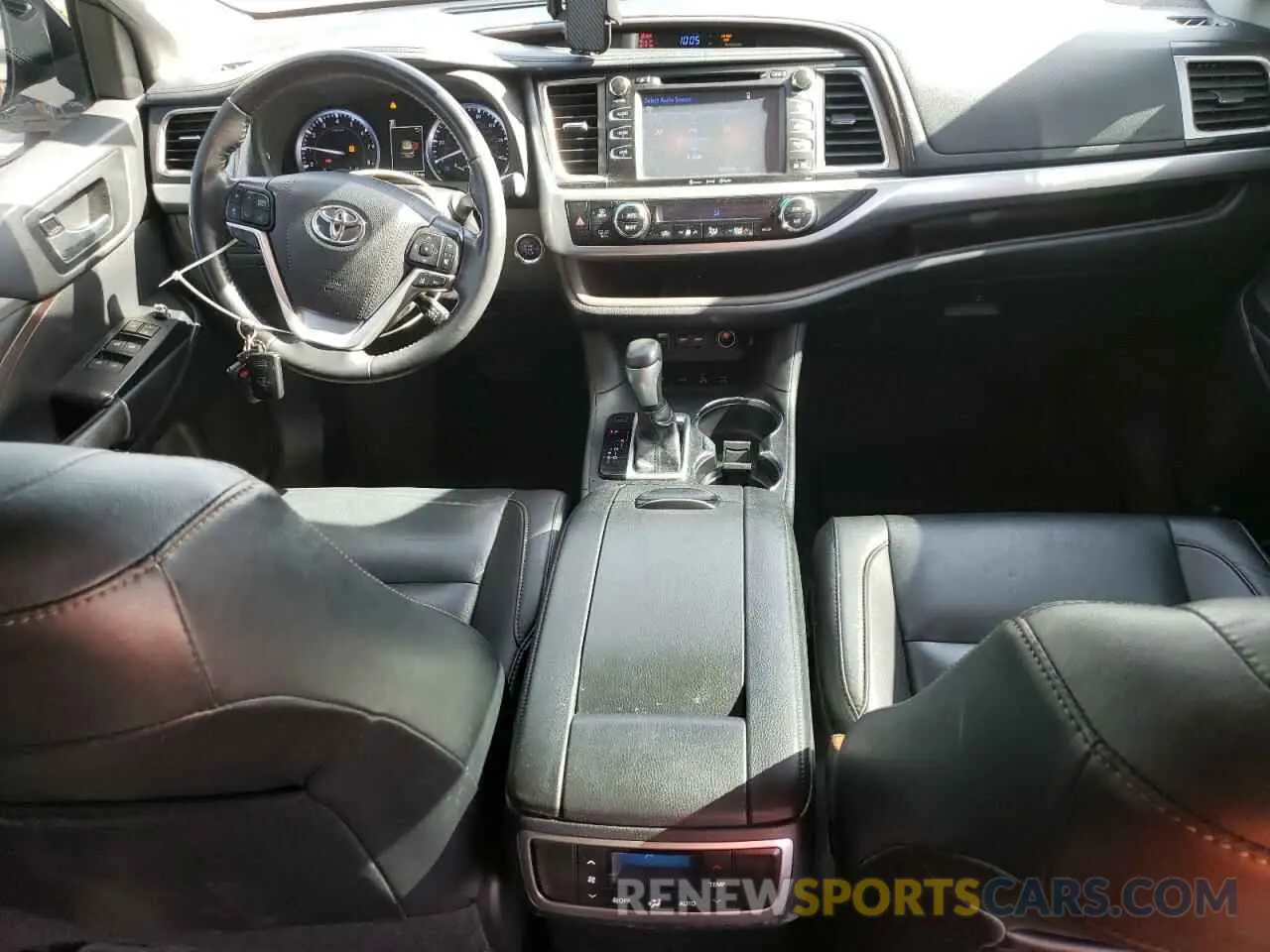 8 Photograph of a damaged car 5TDJZRFH9KS605582 TOYOTA HIGHLANDER 2019