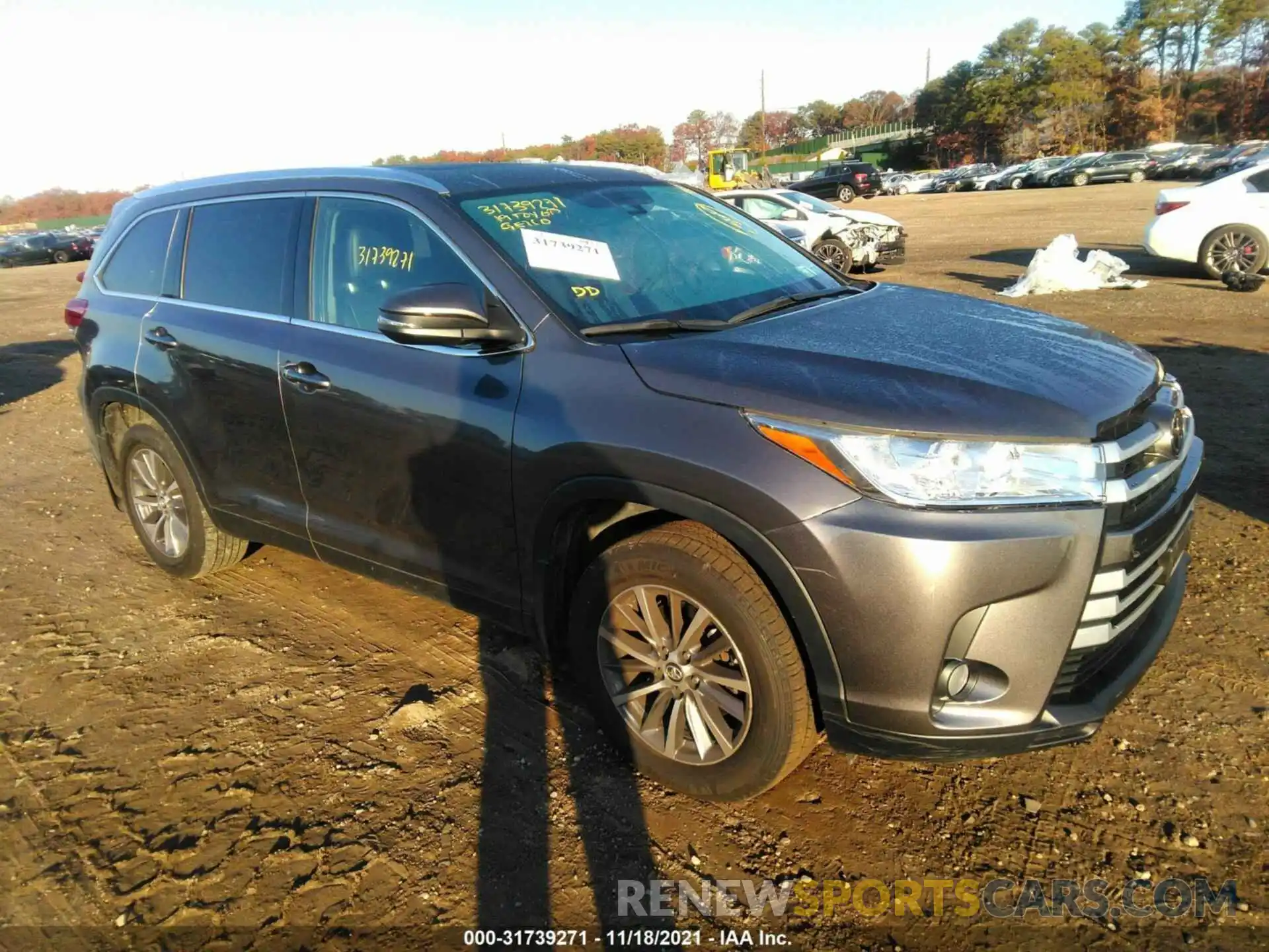 1 Photograph of a damaged car 5TDJZRFH9KS611267 TOYOTA HIGHLANDER 2019