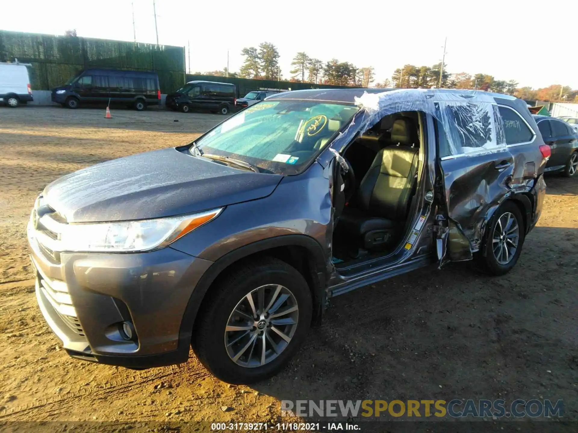 2 Photograph of a damaged car 5TDJZRFH9KS611267 TOYOTA HIGHLANDER 2019