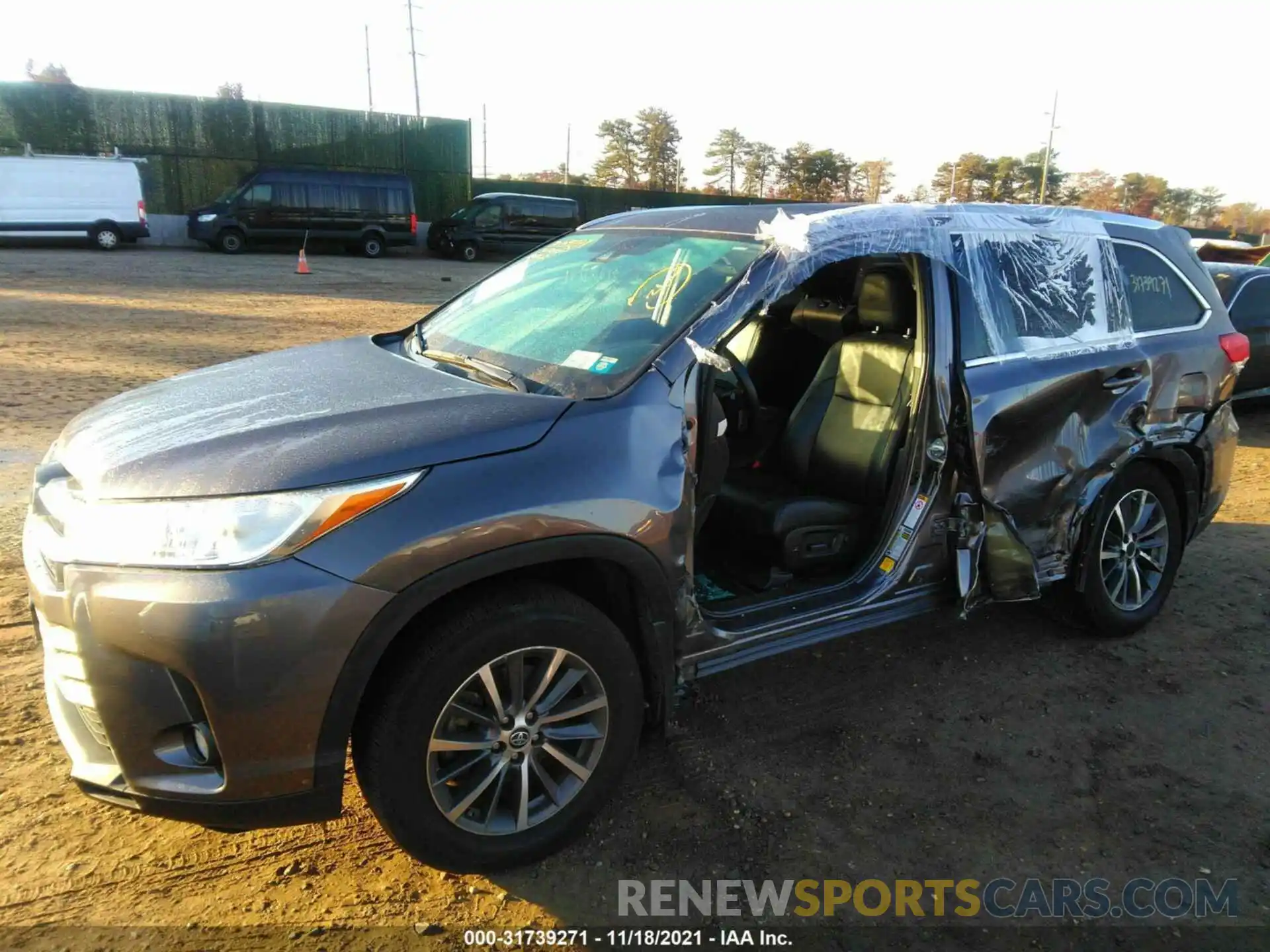 6 Photograph of a damaged car 5TDJZRFH9KS611267 TOYOTA HIGHLANDER 2019