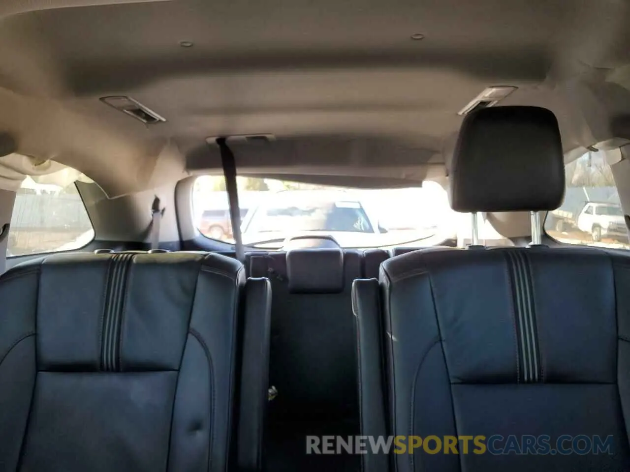 10 Photograph of a damaged car 5TDJZRFH9KS613925 TOYOTA HIGHLANDER 2019