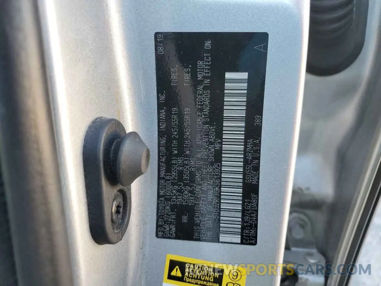 13 Photograph of a damaged car 5TDJZRFH9KS613925 TOYOTA HIGHLANDER 2019