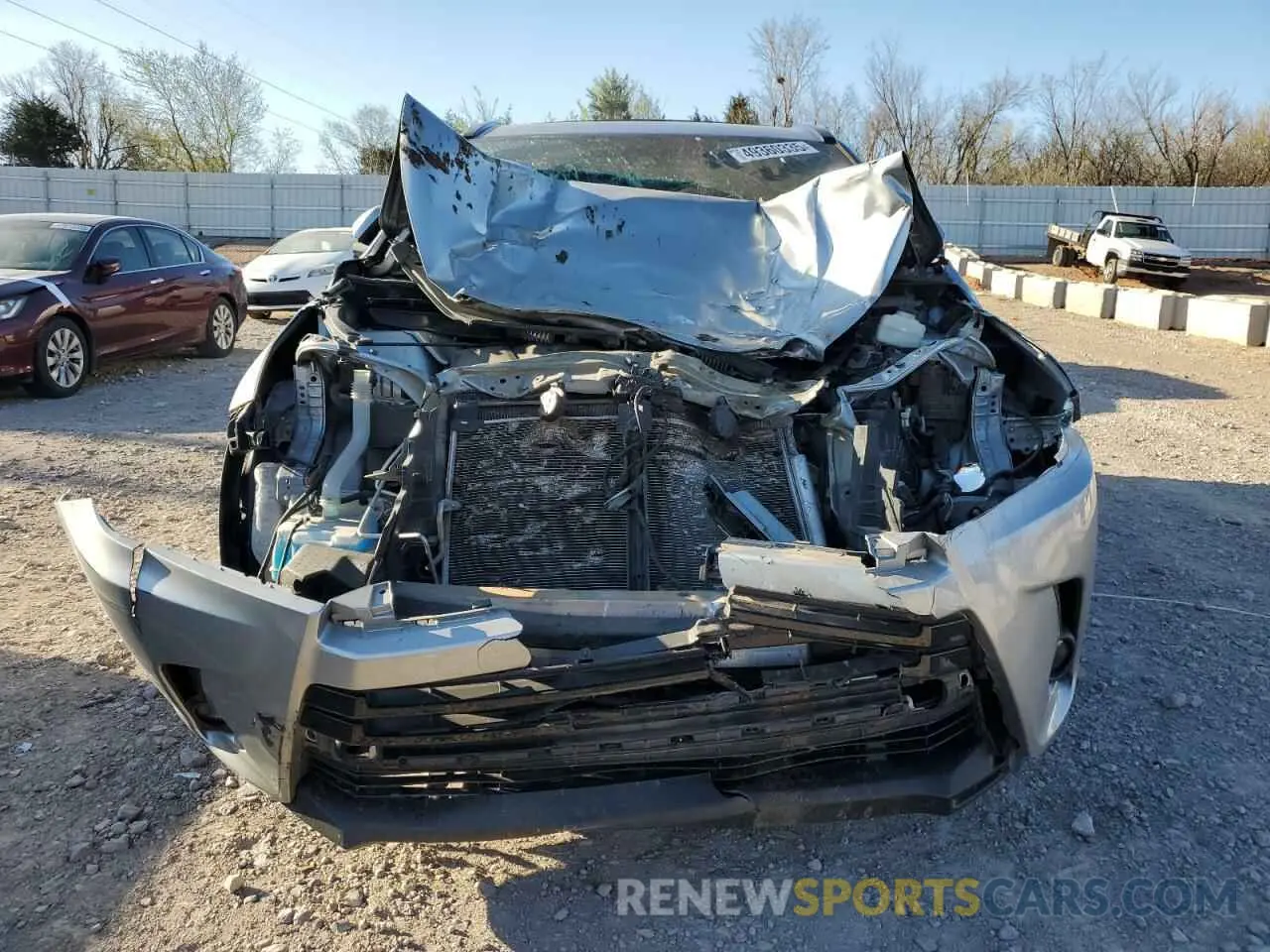 5 Photograph of a damaged car 5TDJZRFH9KS613925 TOYOTA HIGHLANDER 2019