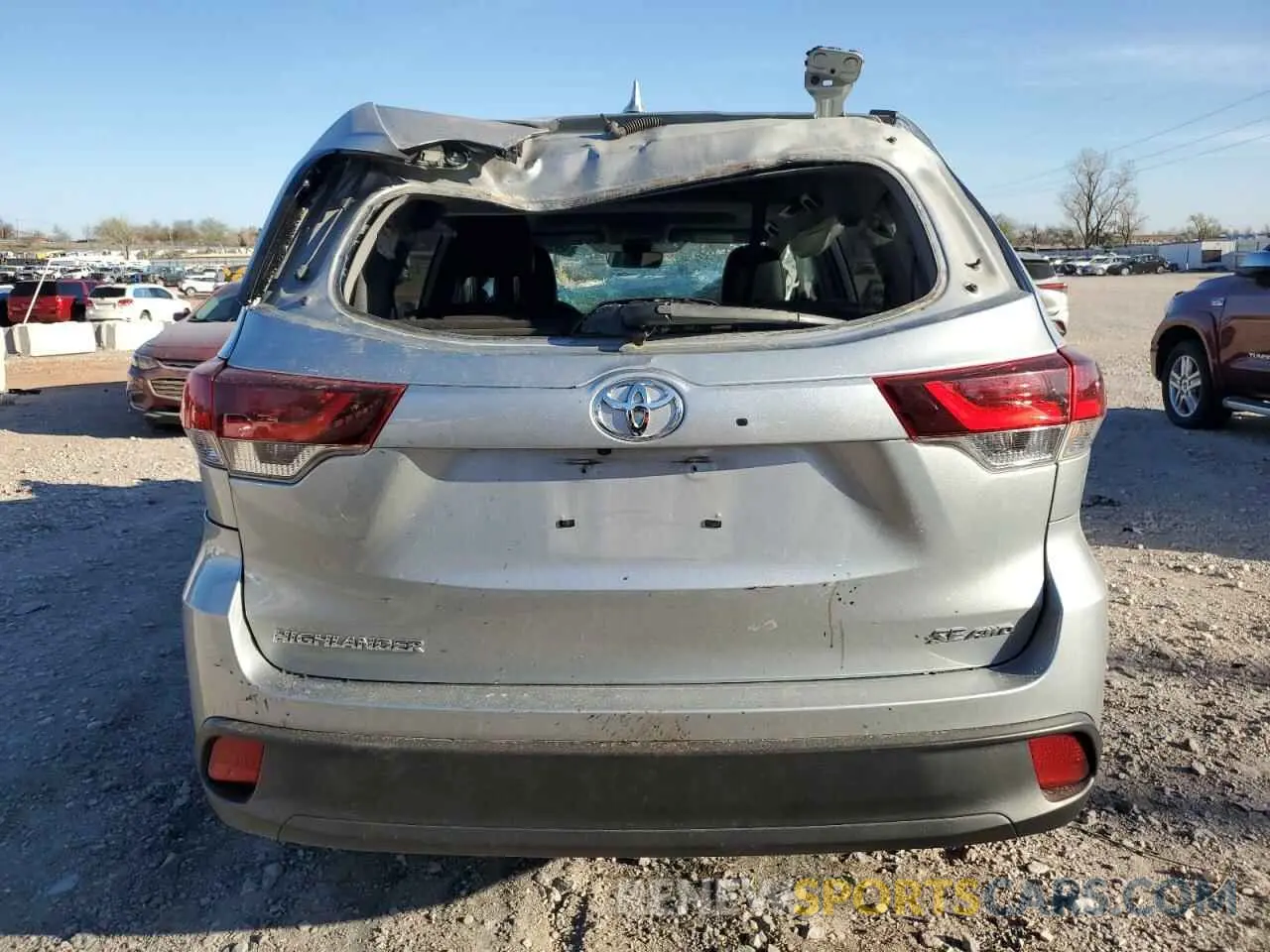 6 Photograph of a damaged car 5TDJZRFH9KS613925 TOYOTA HIGHLANDER 2019