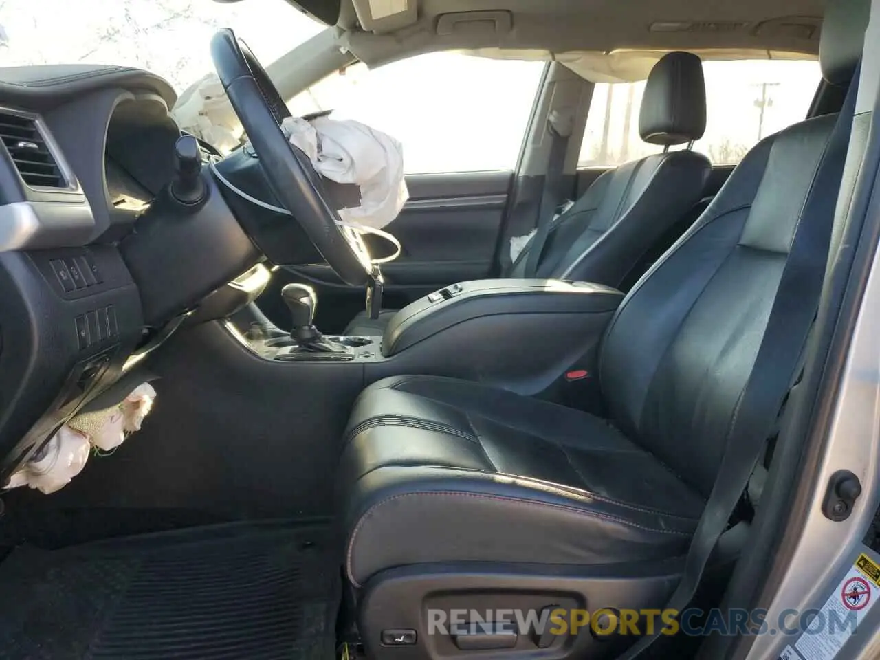 7 Photograph of a damaged car 5TDJZRFH9KS613925 TOYOTA HIGHLANDER 2019