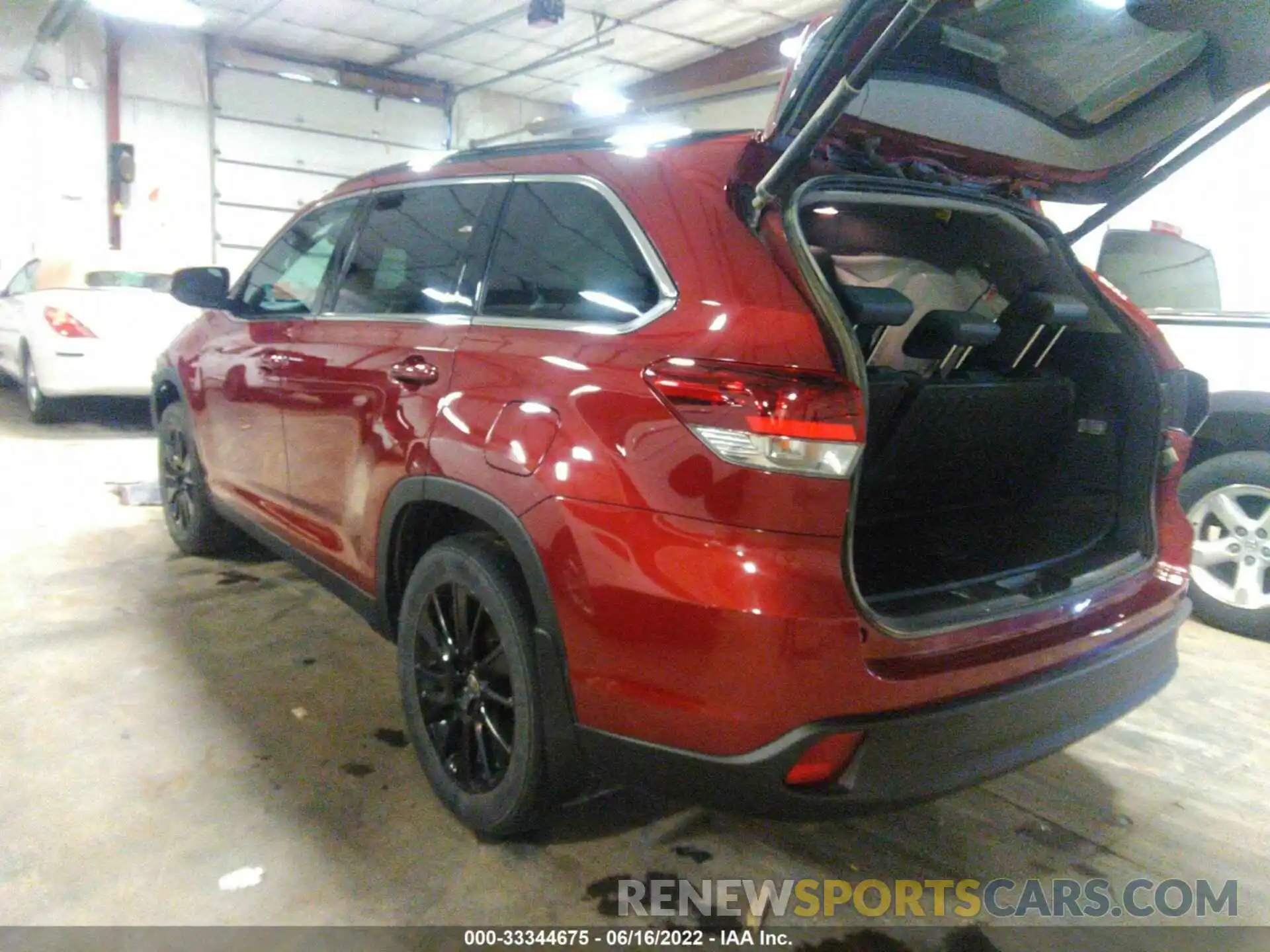 3 Photograph of a damaged car 5TDJZRFH9KS626948 TOYOTA HIGHLANDER 2019