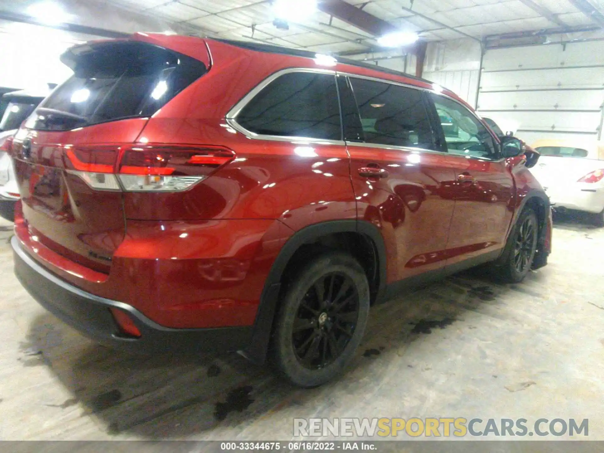 4 Photograph of a damaged car 5TDJZRFH9KS626948 TOYOTA HIGHLANDER 2019