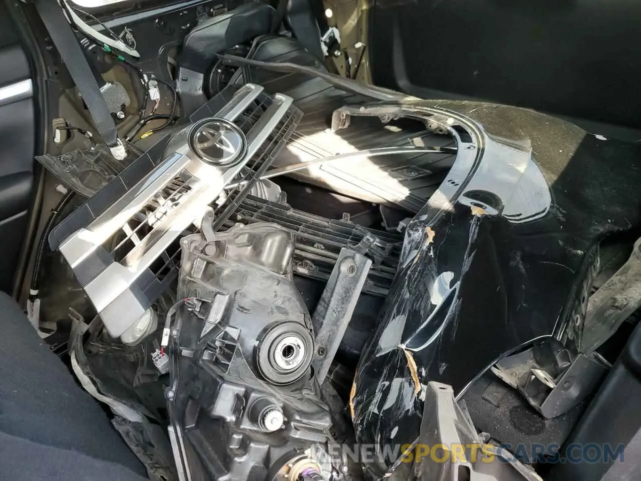 13 Photograph of a damaged car 5TDJZRFH9KS628277 TOYOTA HIGHLANDER 2019