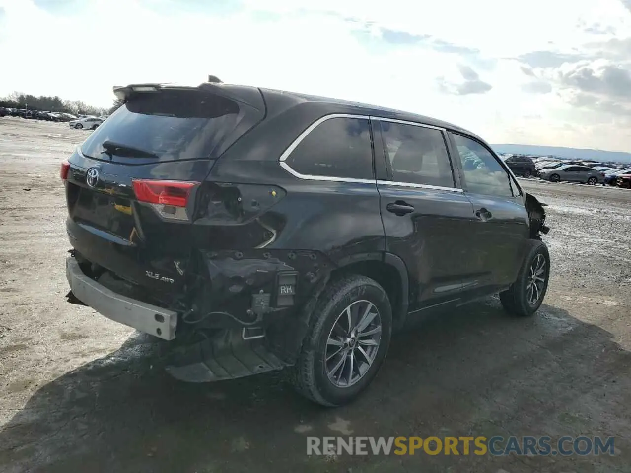 3 Photograph of a damaged car 5TDJZRFH9KS628277 TOYOTA HIGHLANDER 2019